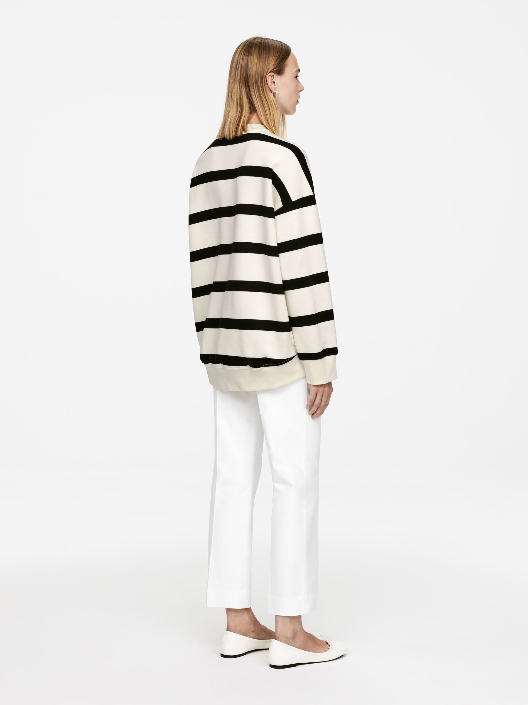 Relaxed Terry Sweatshirt - White/Black - Oversized - Women - StillMedia/Lookbook - 4