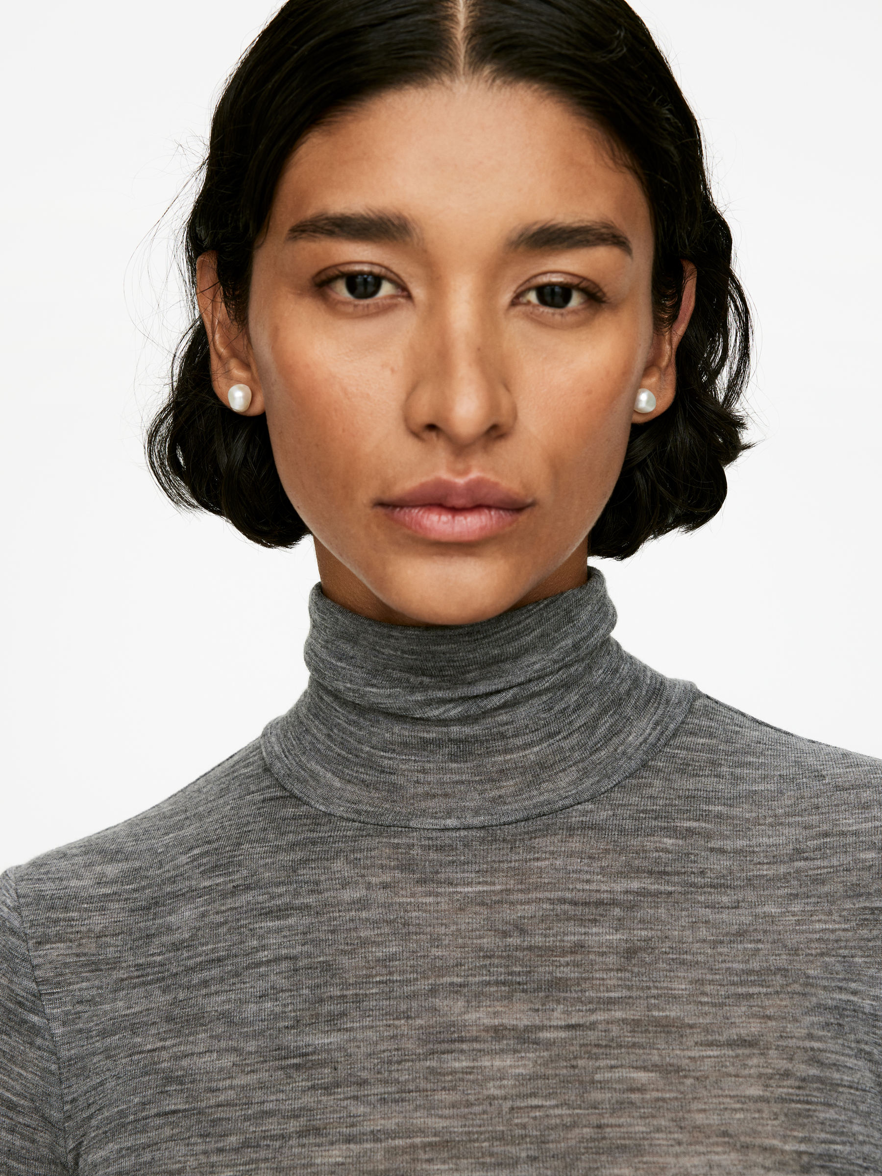 Pearl Stud Earrings - Off White/Gold - Women - StillMedia/Lookbook - 3