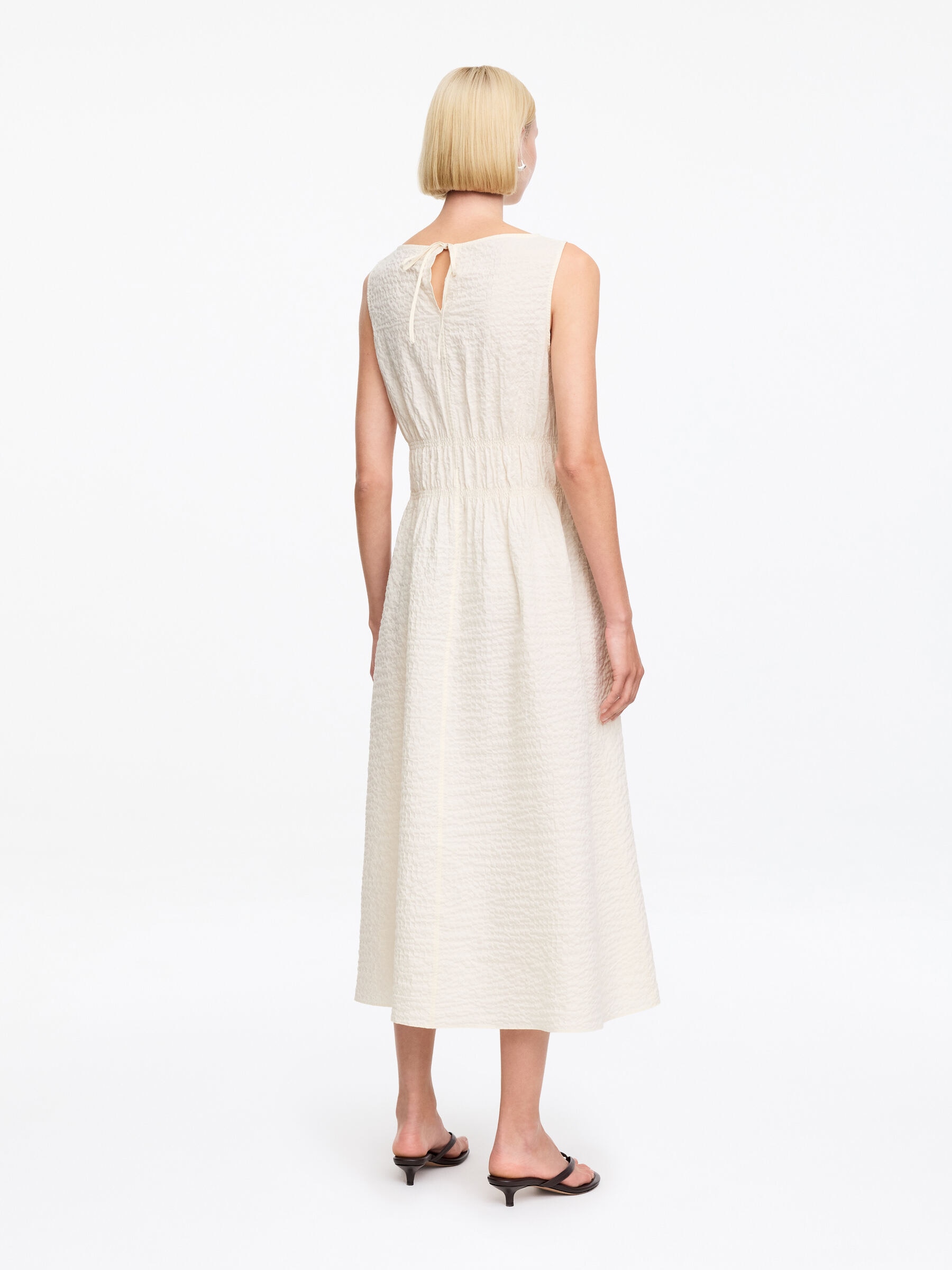 Seersucker Dress - Off White - Slim fit - Women - StillMedia/Lookbook - 4