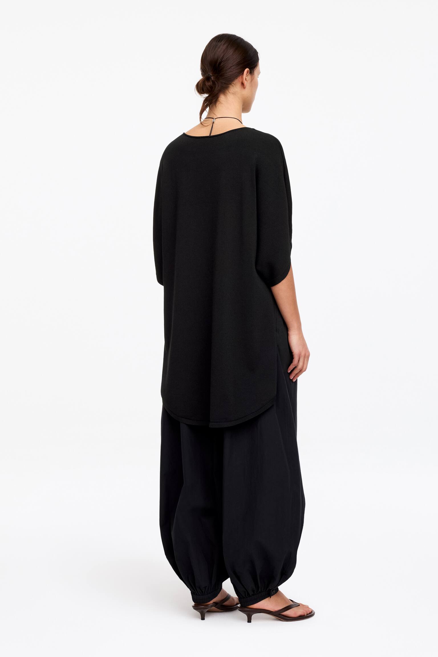 Top Z Jemného Úpletu S Tvarovaným Střihem - Černá - 3