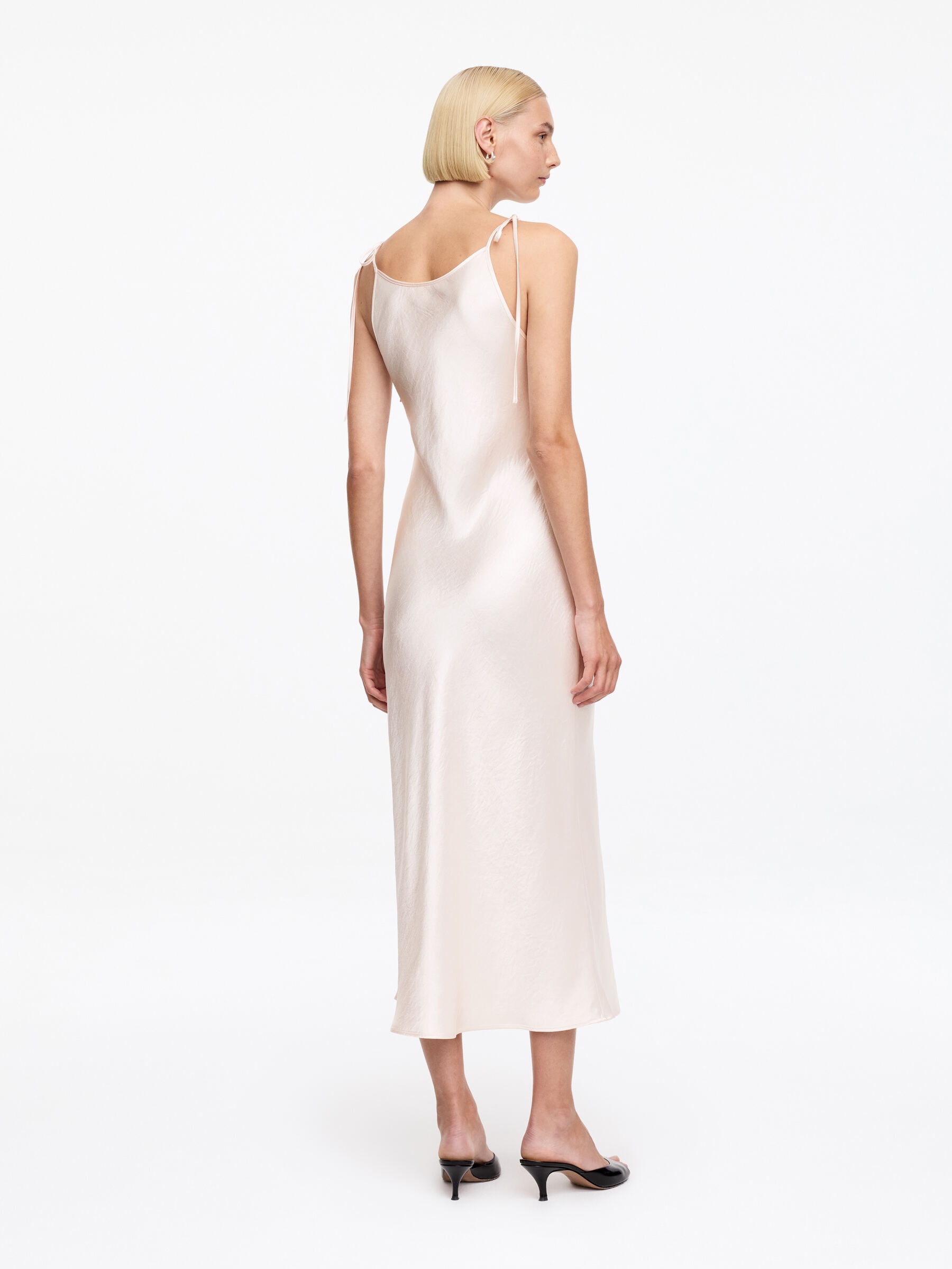 Crushed Satin Slip Dress - Light Pink - Slim fit - Women - StillMedia/Lookbook - 5