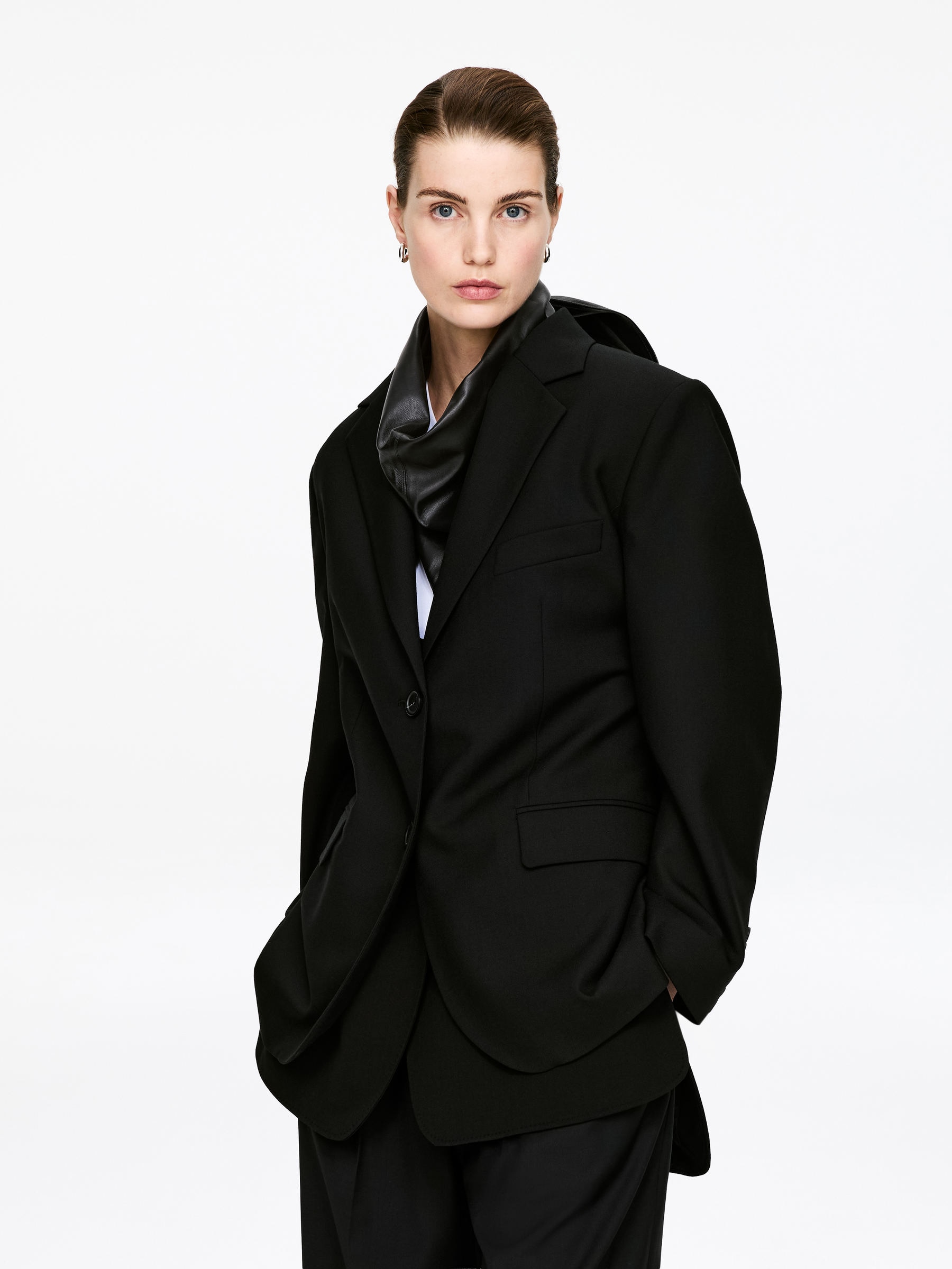 Leather Triangle Scarf - Black - Women - StillMedia/Lookbook - 6