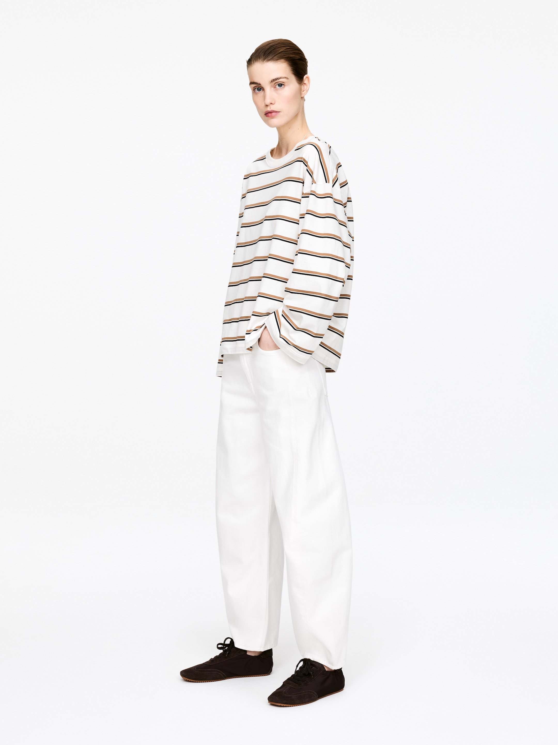 Relaxed Long-Sleeve T-Shirt - White/Multi Colour - Oversized - Women - StillMedia/Lookbook - 4