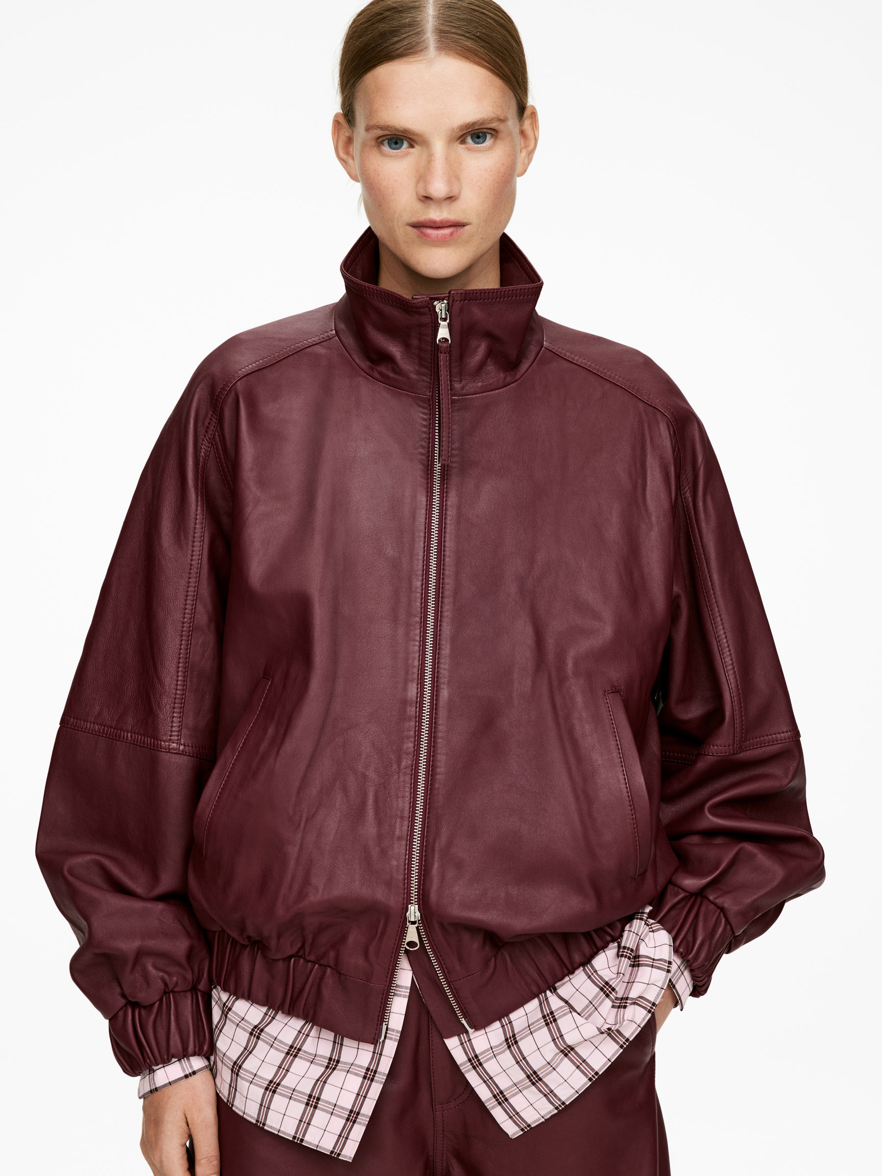 Läderjacka - Mörkröd - Oversized - Women - StillMedia/Lookbook - 4