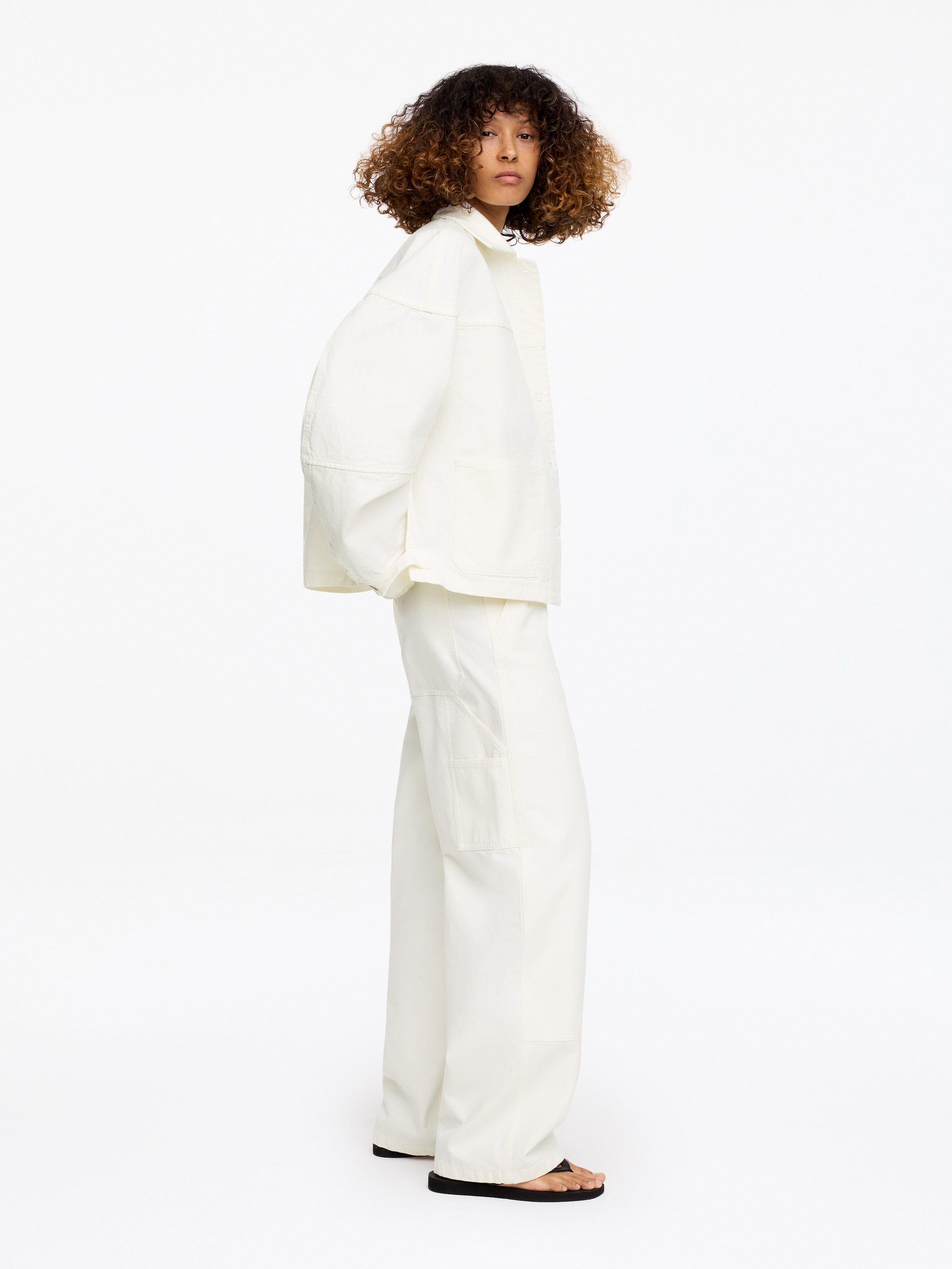 Kurtka robocza ARKET and Laila Gohar - Złamana biel - Luźny fason - Women - StillMedia/Lookbook - 2