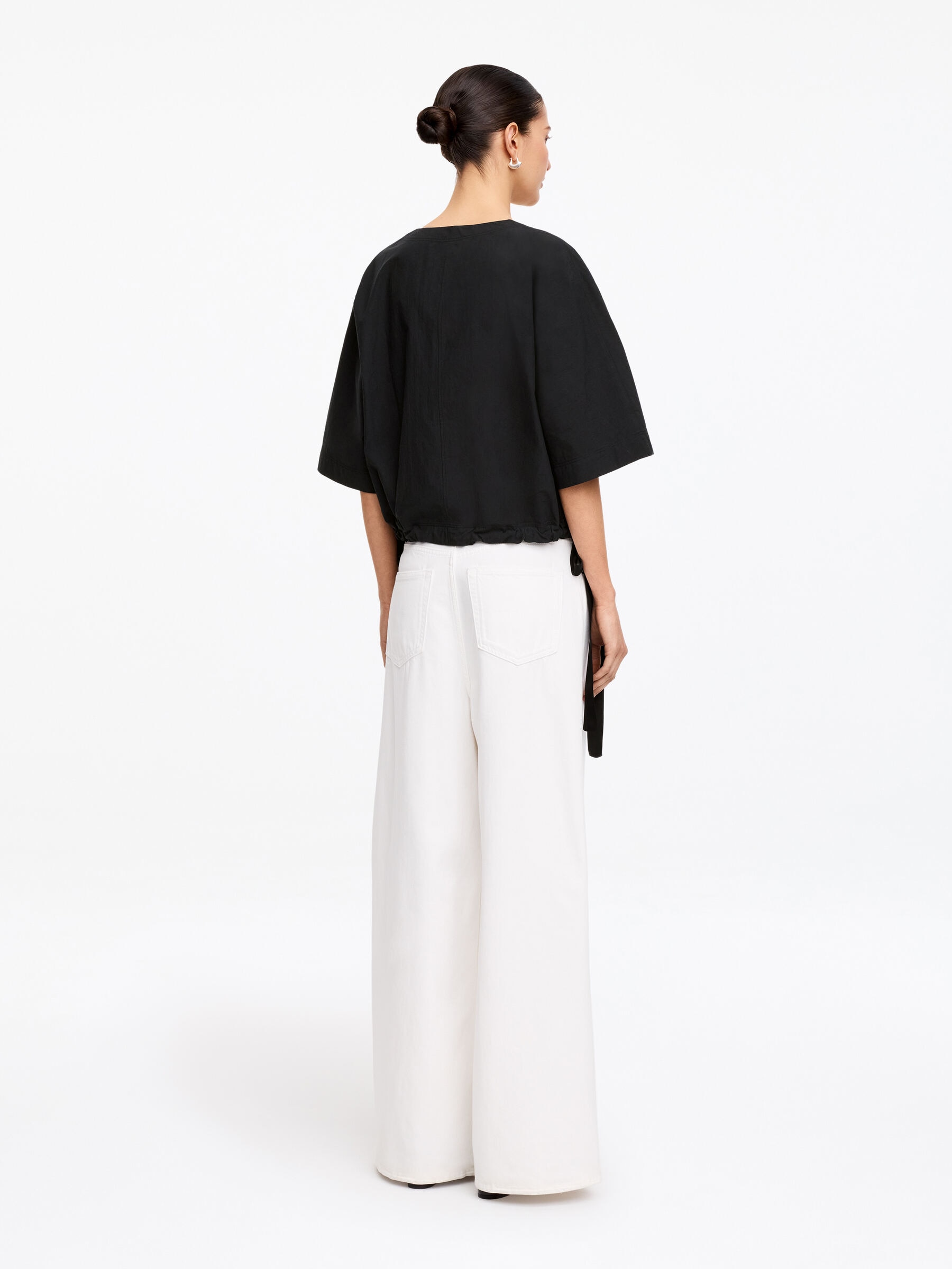 Bawełniany top z troczkami na dole - Czarny - Luźny fason - Women - StillMedia/Lookbook - 5