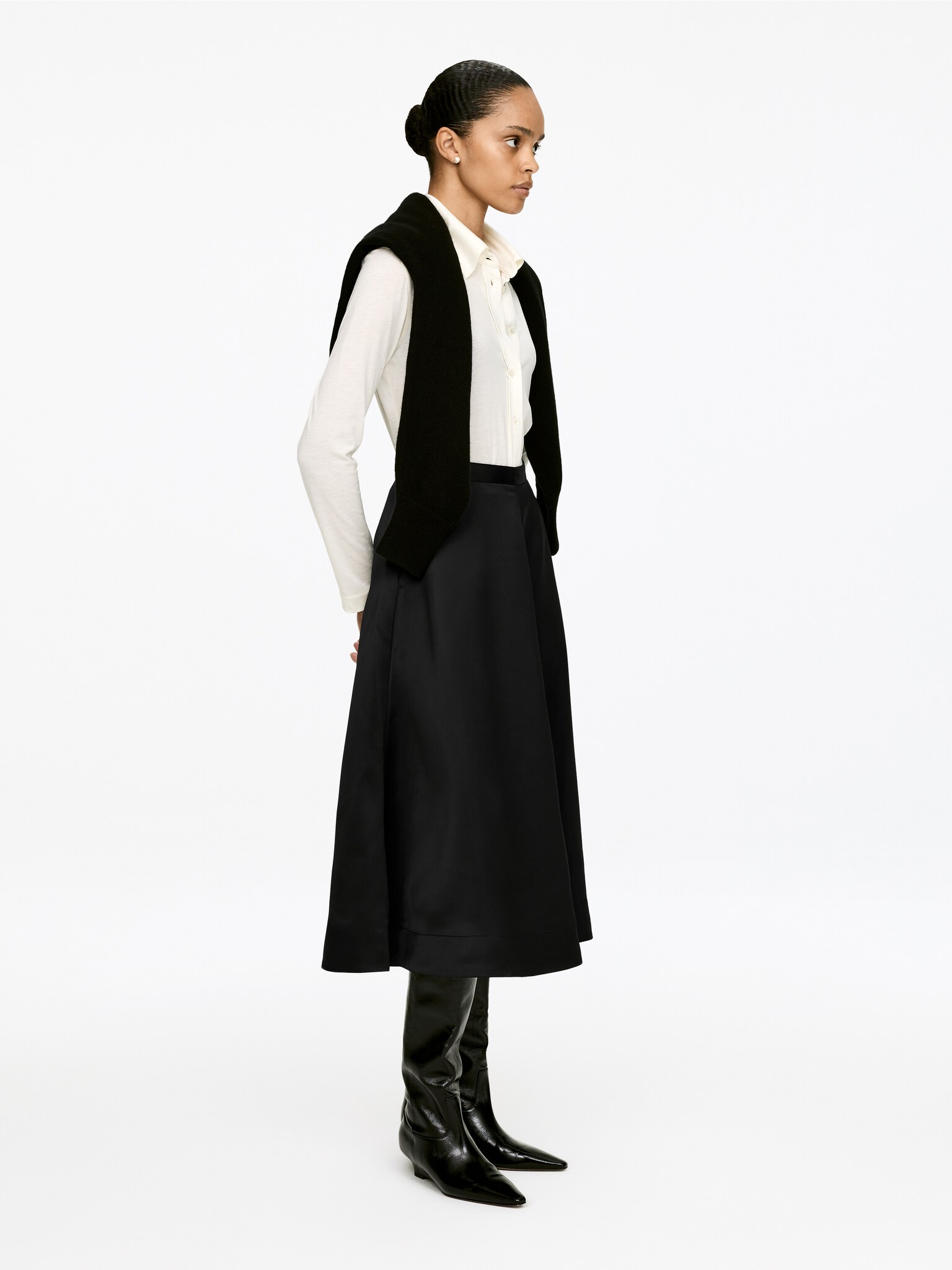 Rundskåret satin-nederdel - Sort - 6