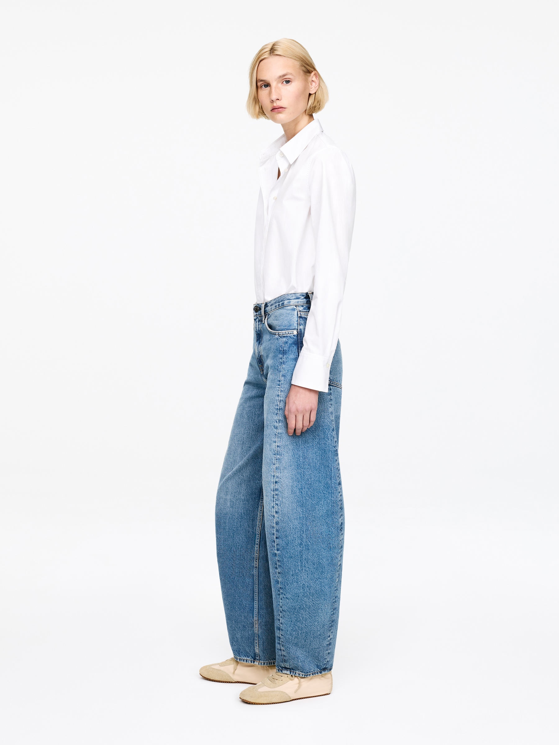 BLOOM Barrel Jeans - Mid Blue - Relaxed fit - Women - StillMedia/Lookbook - 5