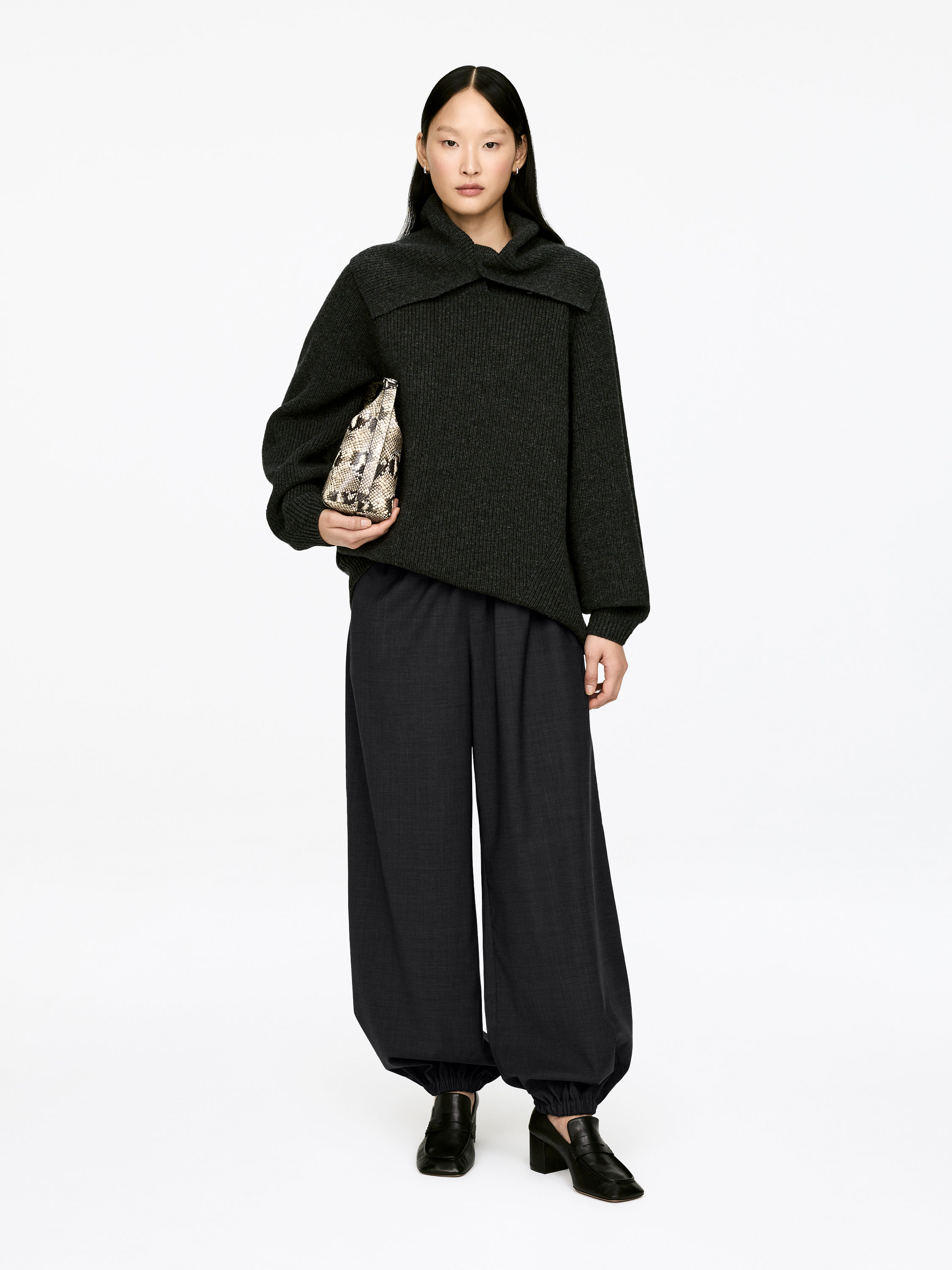Barrel-Leg Trousers - Dark Grey - Relaxed fit - Women - StillMedia/Lookbook - 3