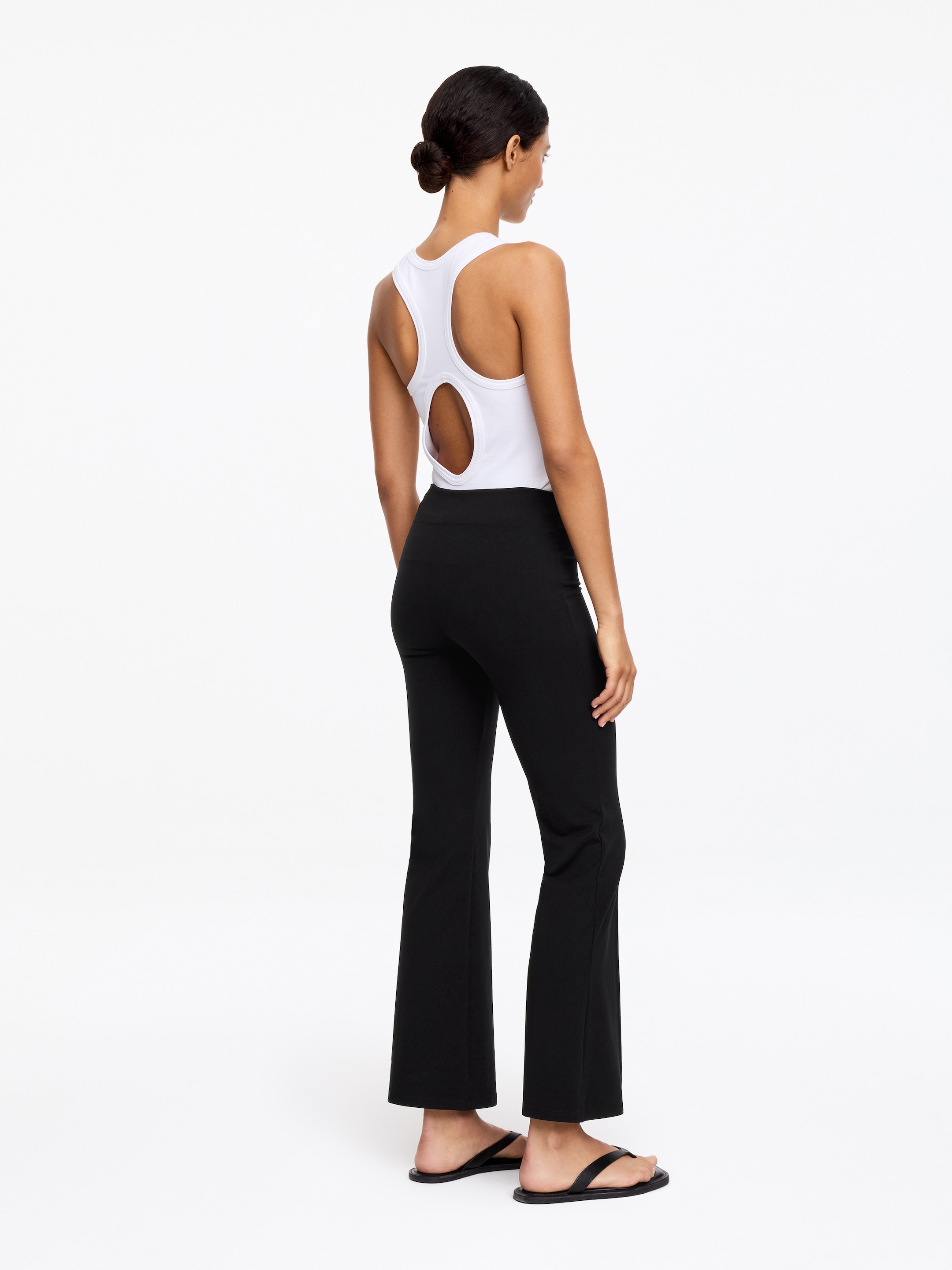 Cropped Leggings - Black - Women - StillMedia/Lookbook - 2