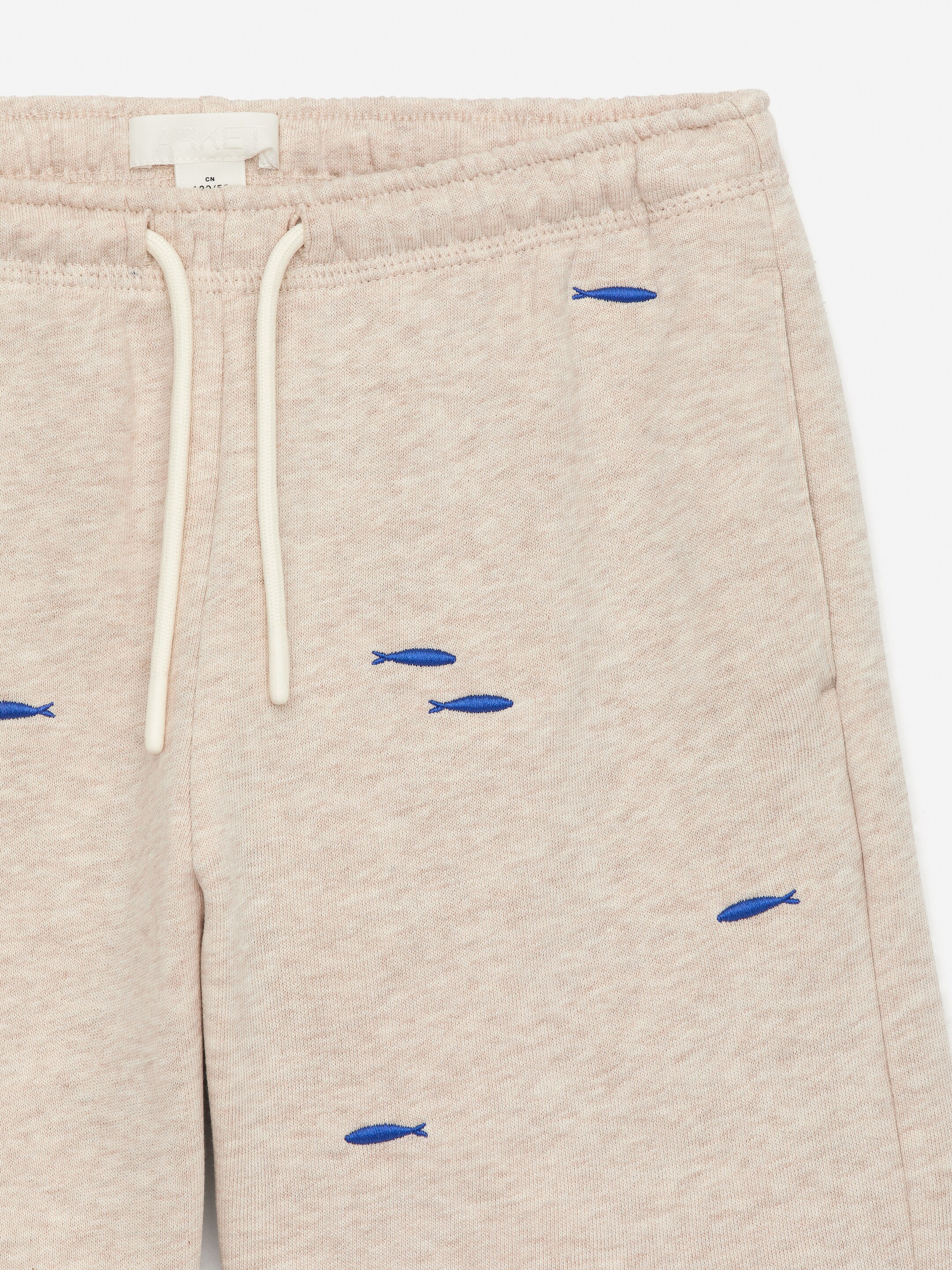 Zobrazit větší obrázek: Vyšívané teplákové šortky - Oat Melange/Blue Fishes - DĚTI | H&M CZ 3