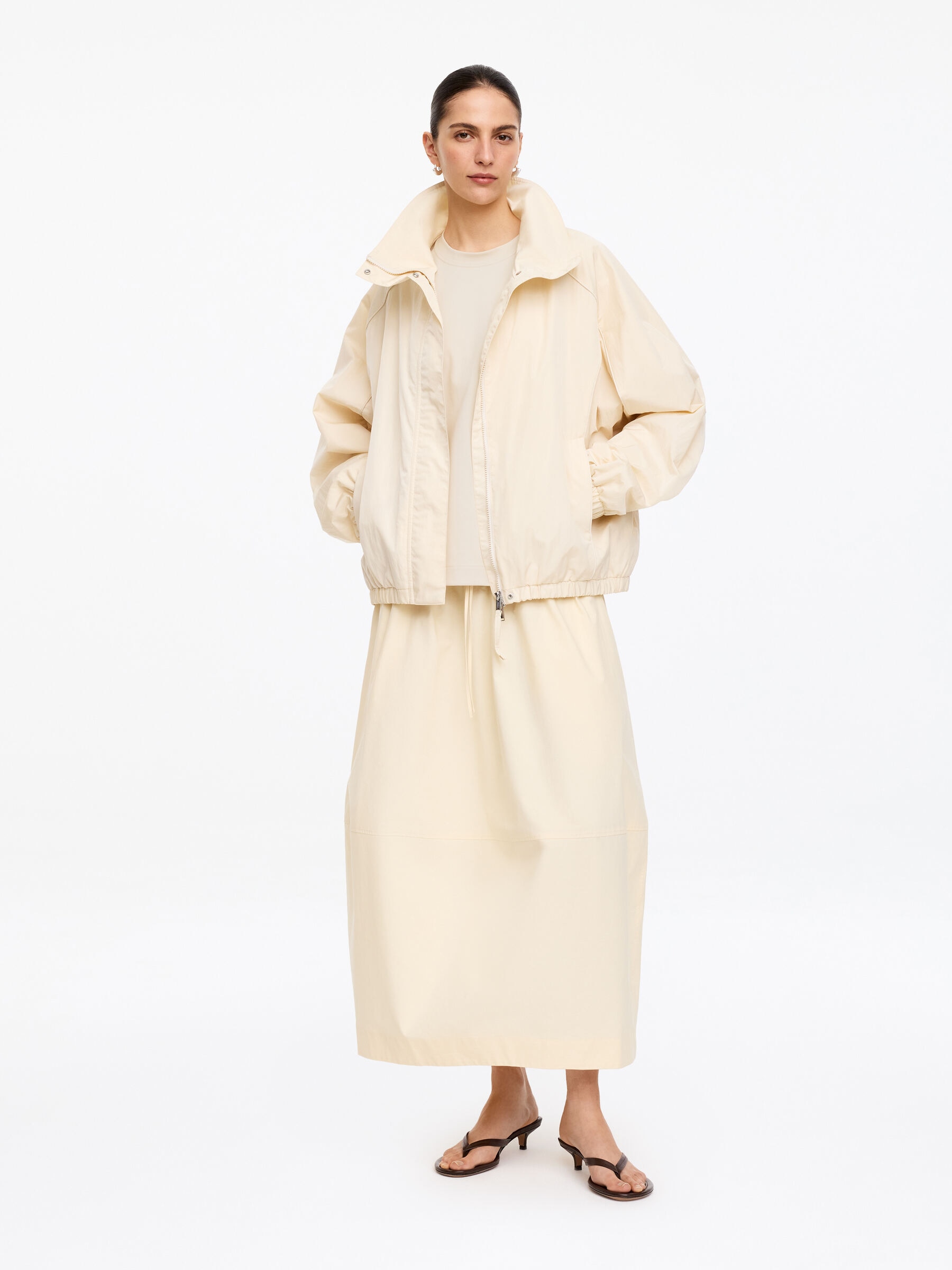 PEARL Heavyweight T-Shirt - Light Beige - Regular fit - Women - StillMedia/Lookbook - 7