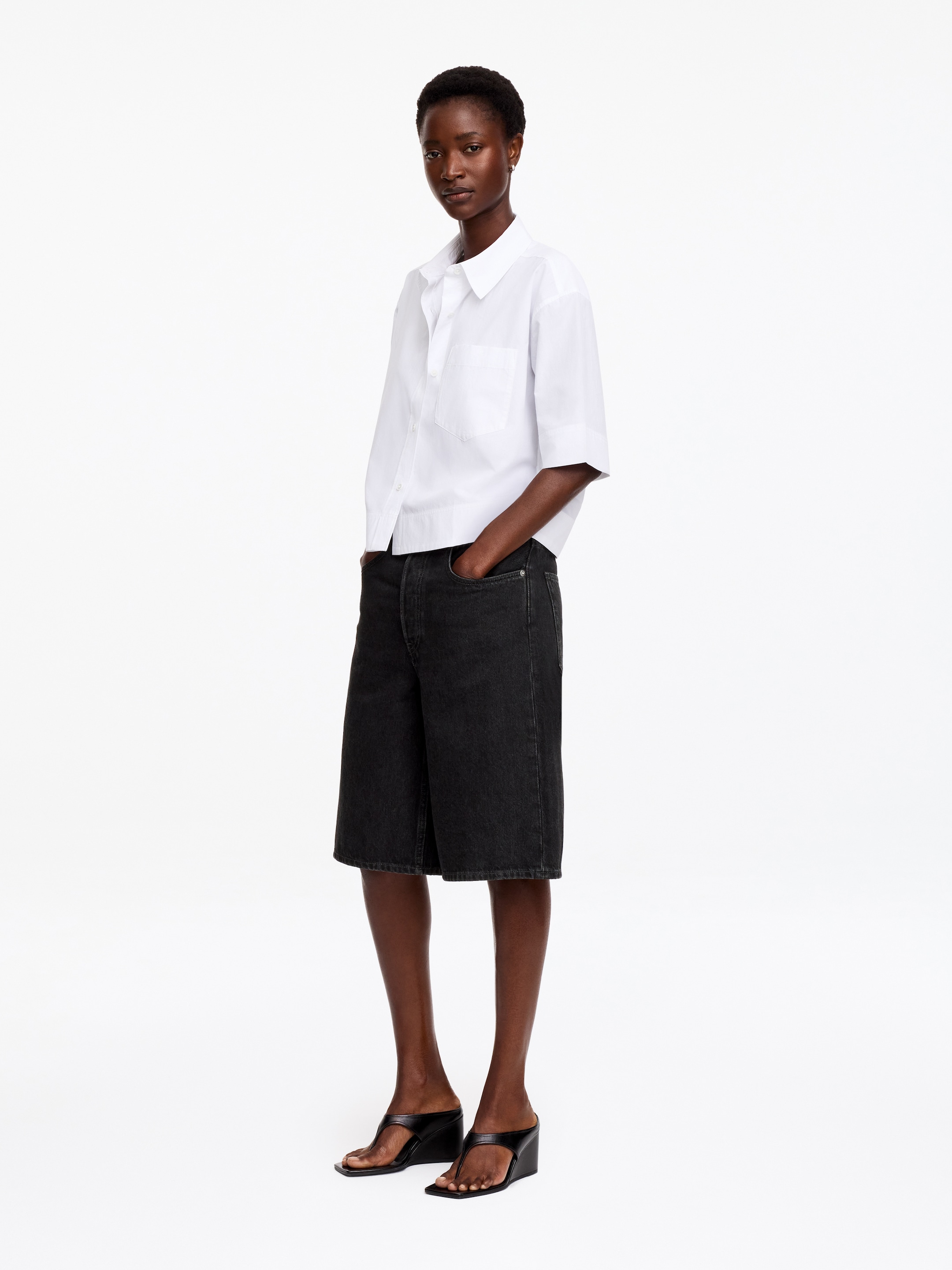 Long Denim Shorts - Black - Loose fit - Women - StillMedia/Lookbook - 3