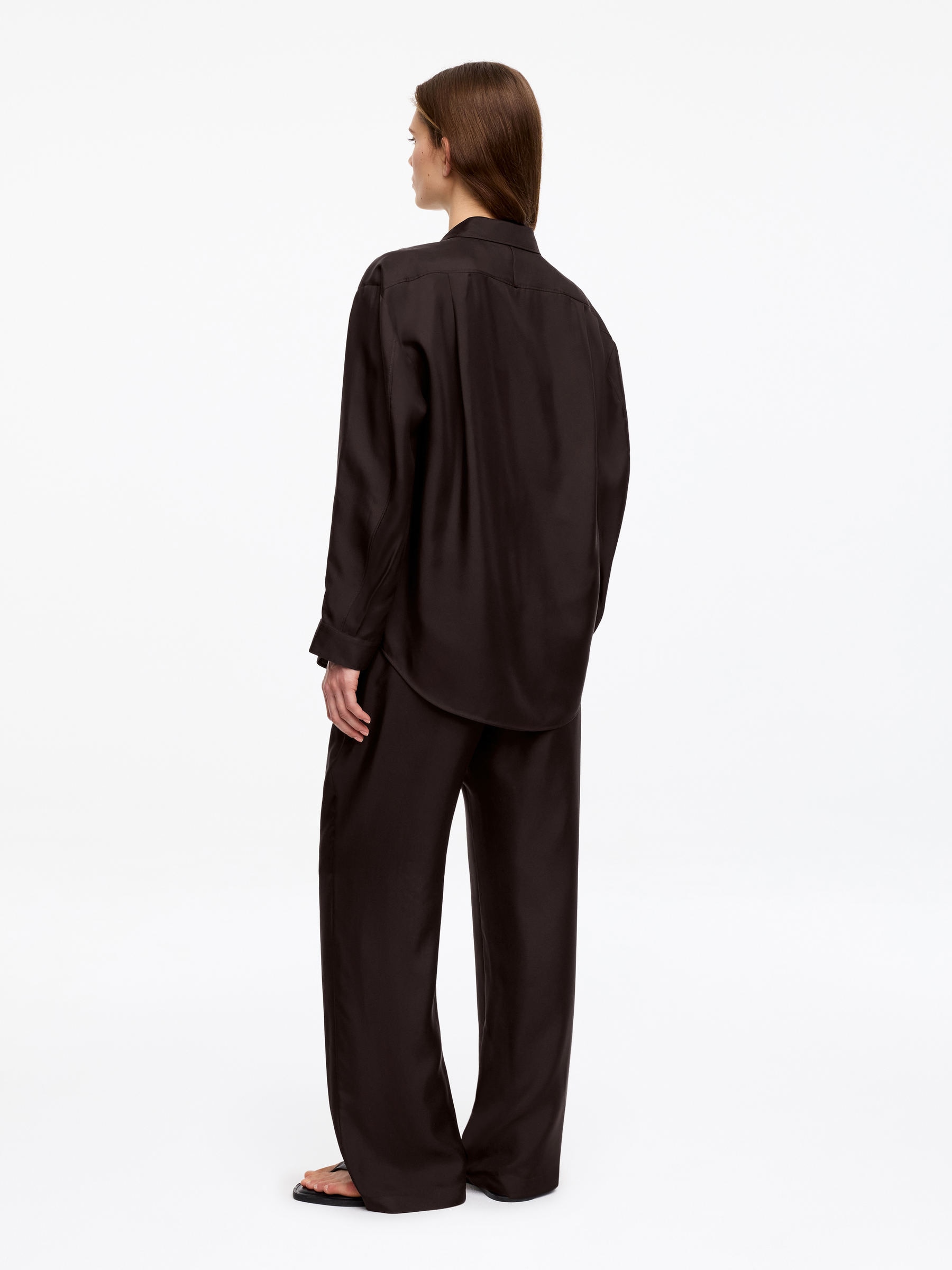 Koszula z jedwabnego diagonalu - Ciemnobrązowy - Fason normalny - Women - StillMedia/Lookbook - 5