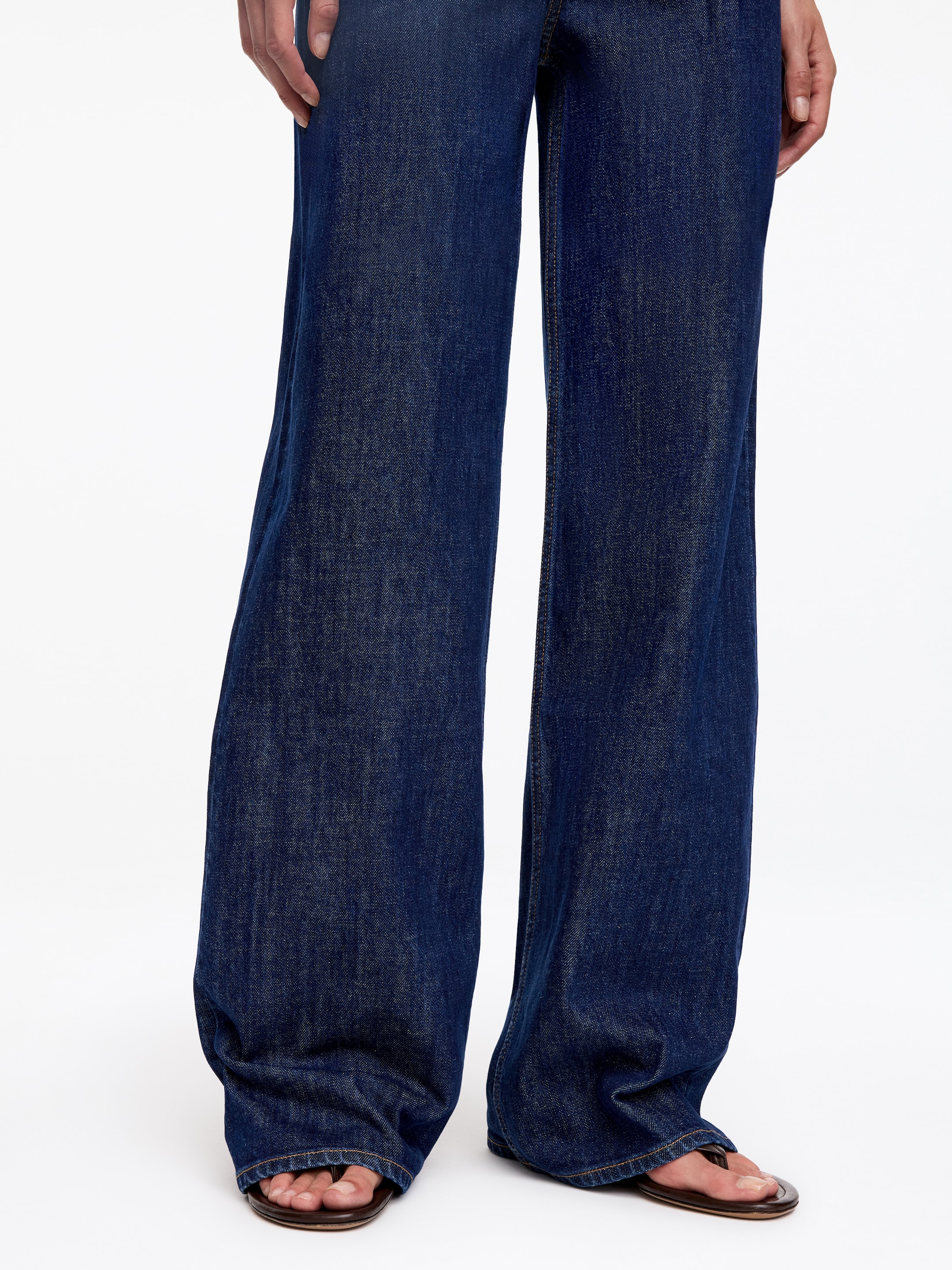 LUPINE Flared Jeans - Blue - women - StillMedia/Lookbook - 5