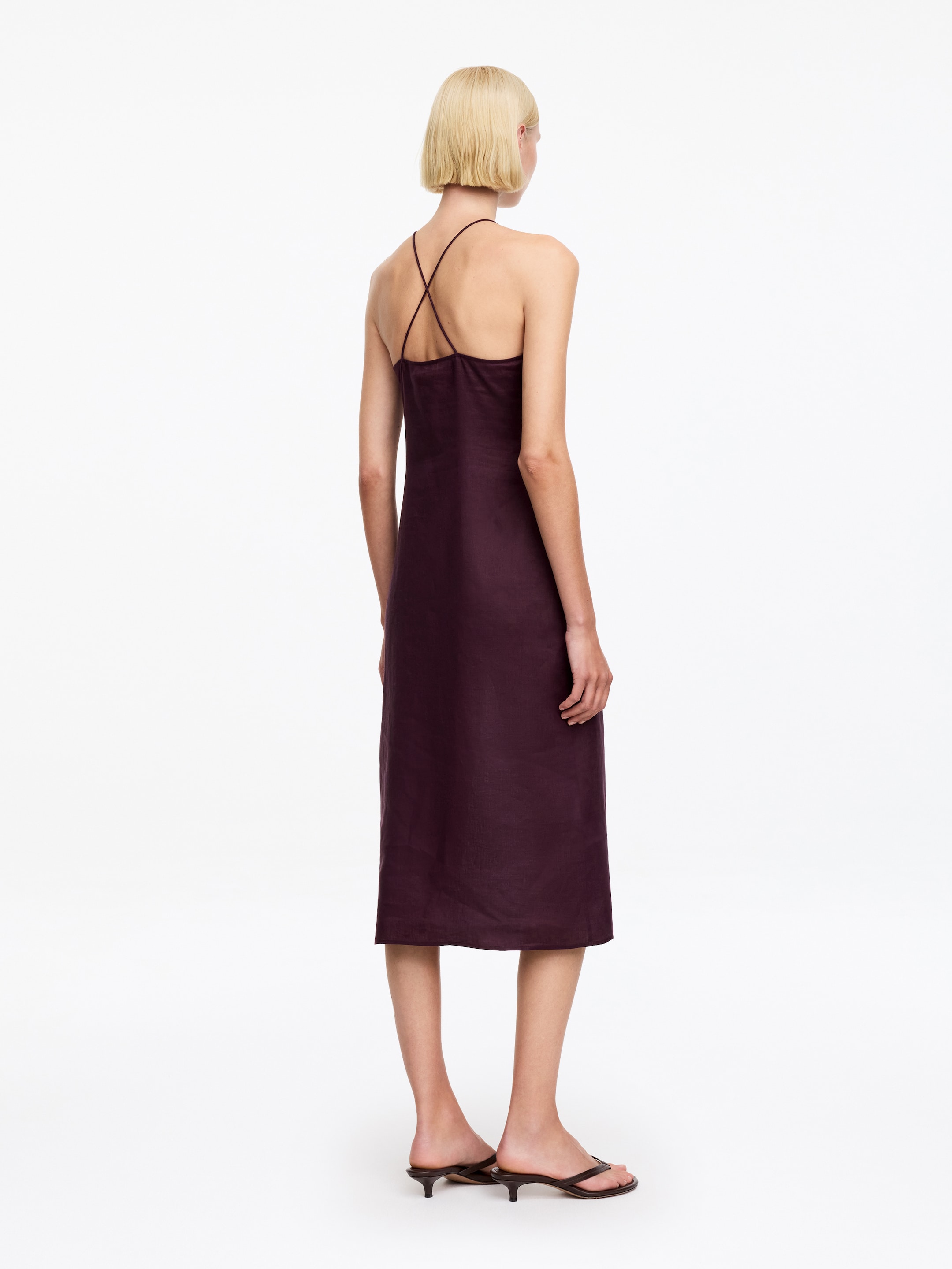 Lniana sukienka midi - Ciemnofioletowy - Wąski fason - Women - StillMedia/Lookbook - 2