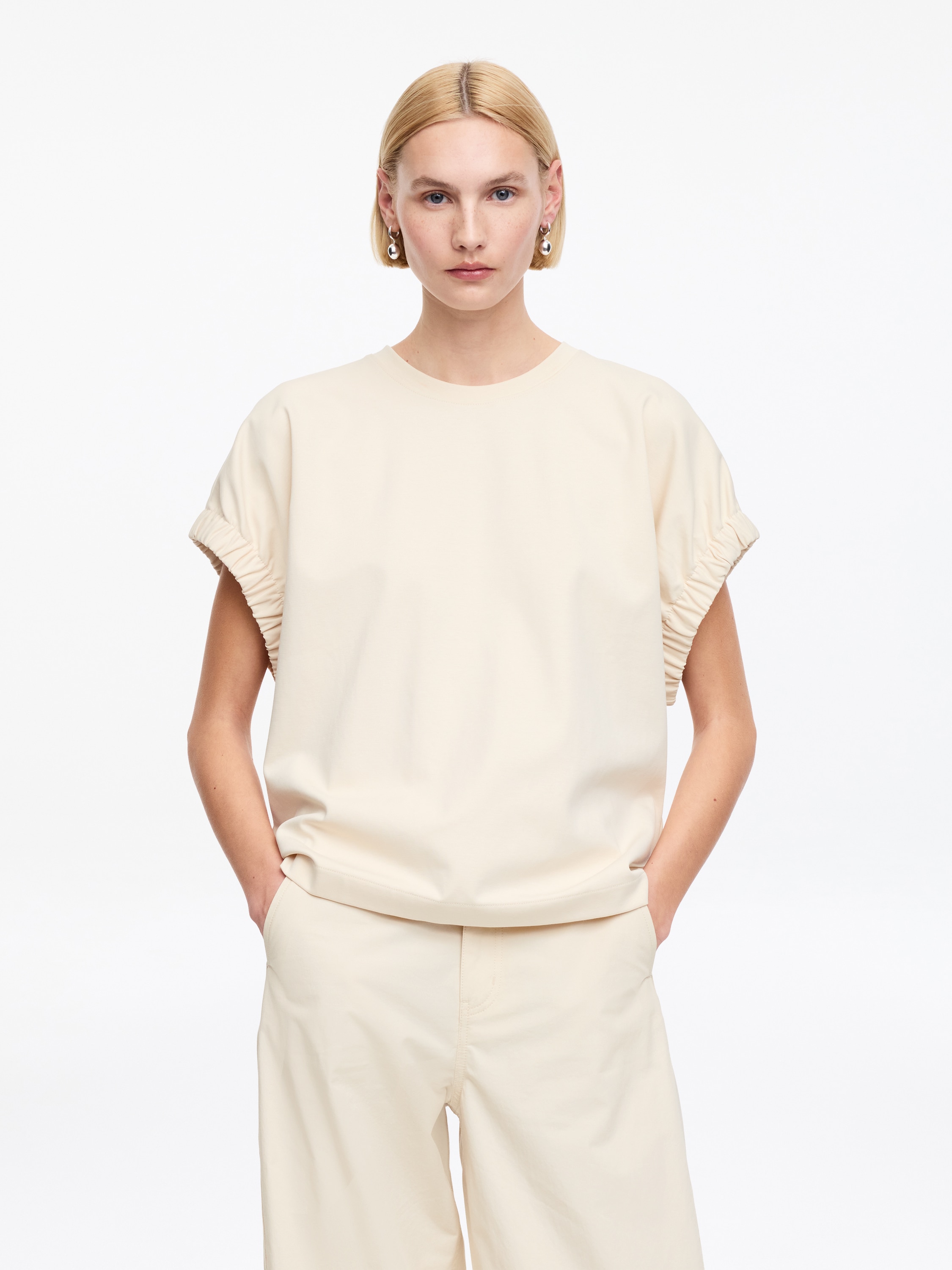 T-shirt con arricciature sulle maniche - Beige/Nero