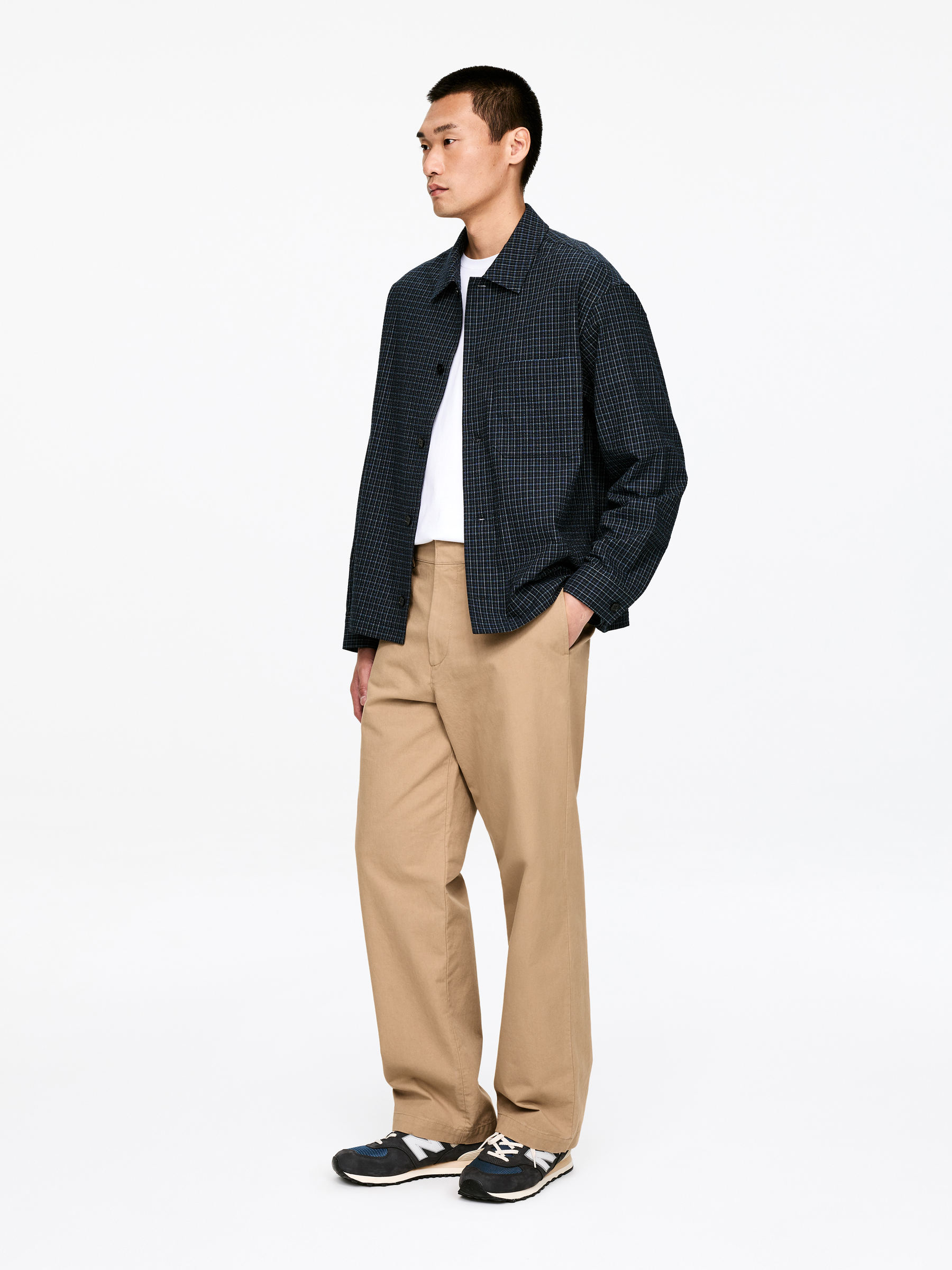 Loose Cotton Chinos - Beige - Relaxed fit - Men - StillMedia/Lookbook - 5