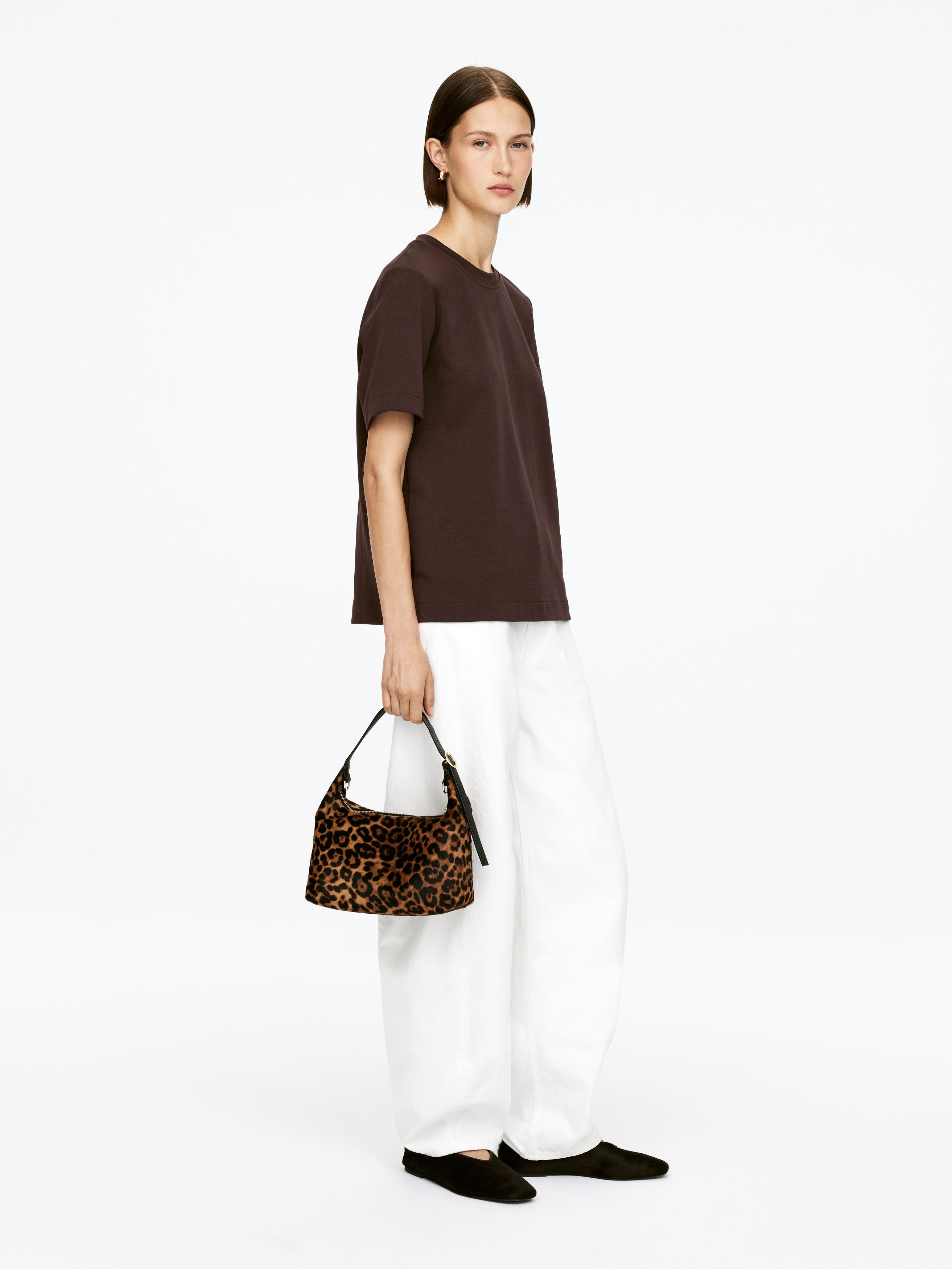 PEARL Heavyweight T-Shirt - Dark Brown - Regular fit - Women - StillMedia/Lookbook - 4