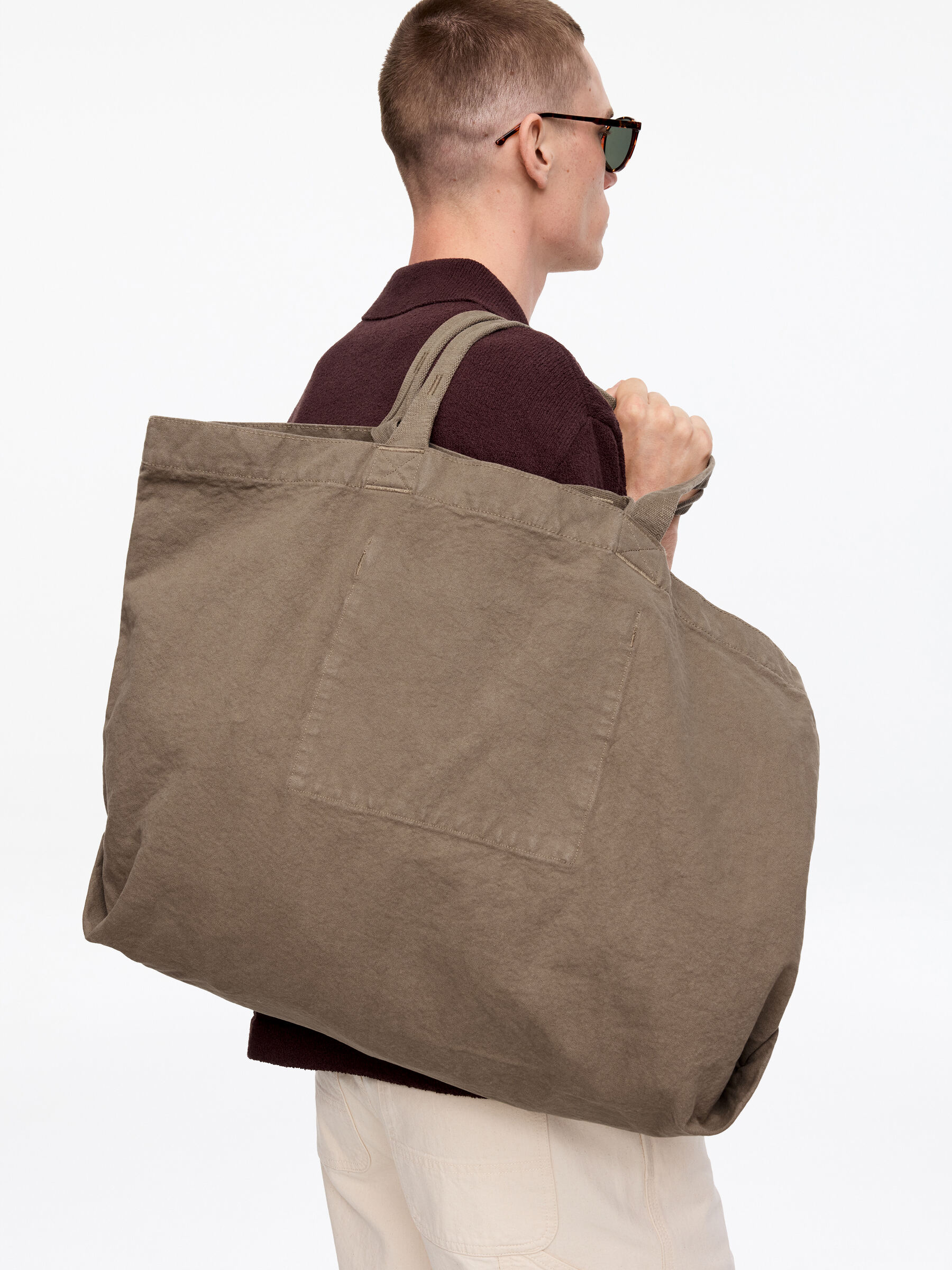 Sac fourre-tout oversize en toile - Taupe - Homme - StillMedia/Lookbook - 11