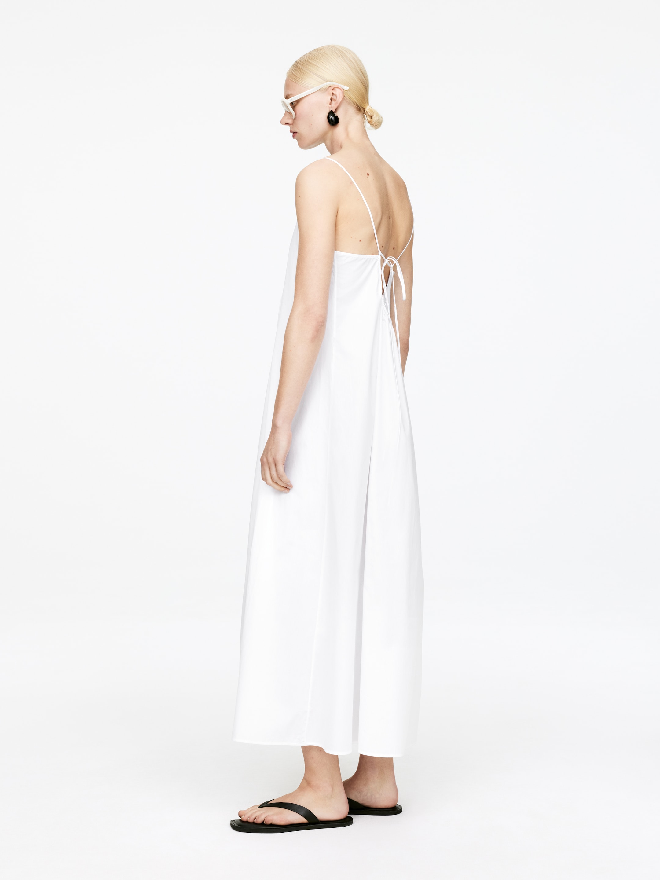 Näytä suurempi kuva: Takaa sidottava mekko - Valkoinen - NAISET | H&M FI 3