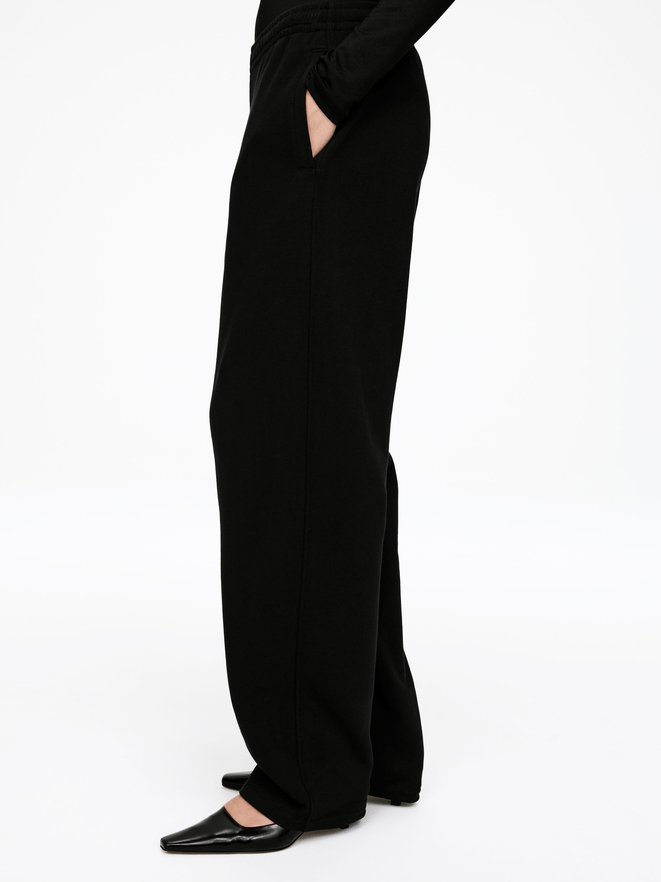 Barrel-Leg Sweatpants - Black - Relaxed fit - Women - StillMedia/Lookbook - 4