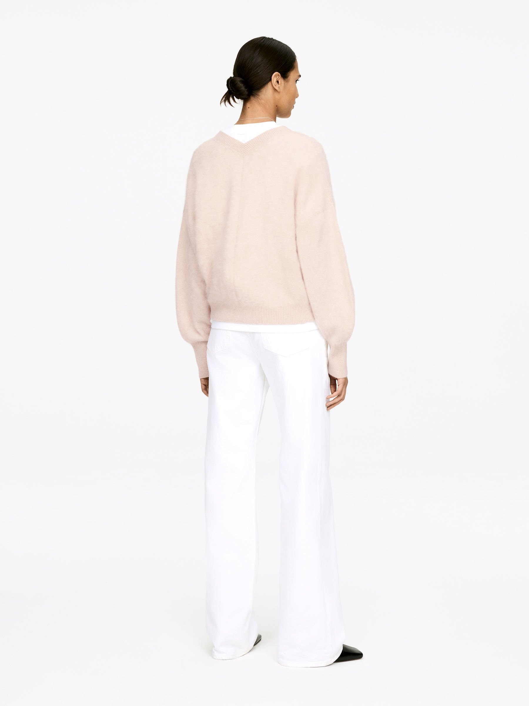 Pure Brushed-Cashmere Jumper - Beige - Regular fit - Women - StillMedia/Lookbook - 6