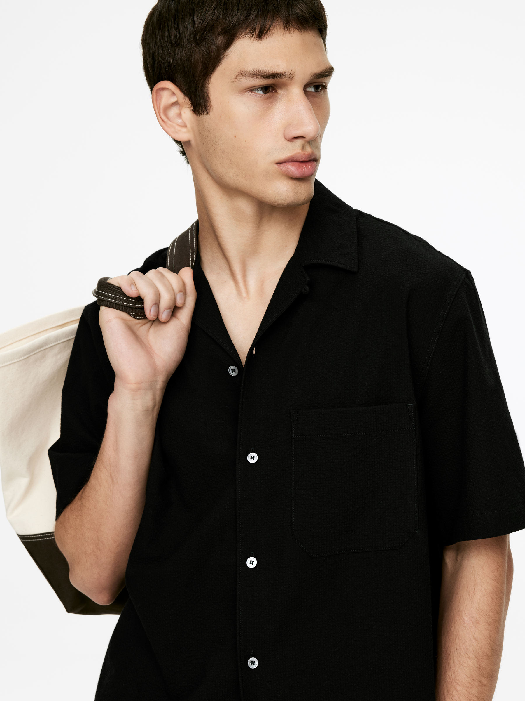 Chemise en seersucker à col cubain - Noir - Regular fit - Homme - StillMedia/Lookbook - 3