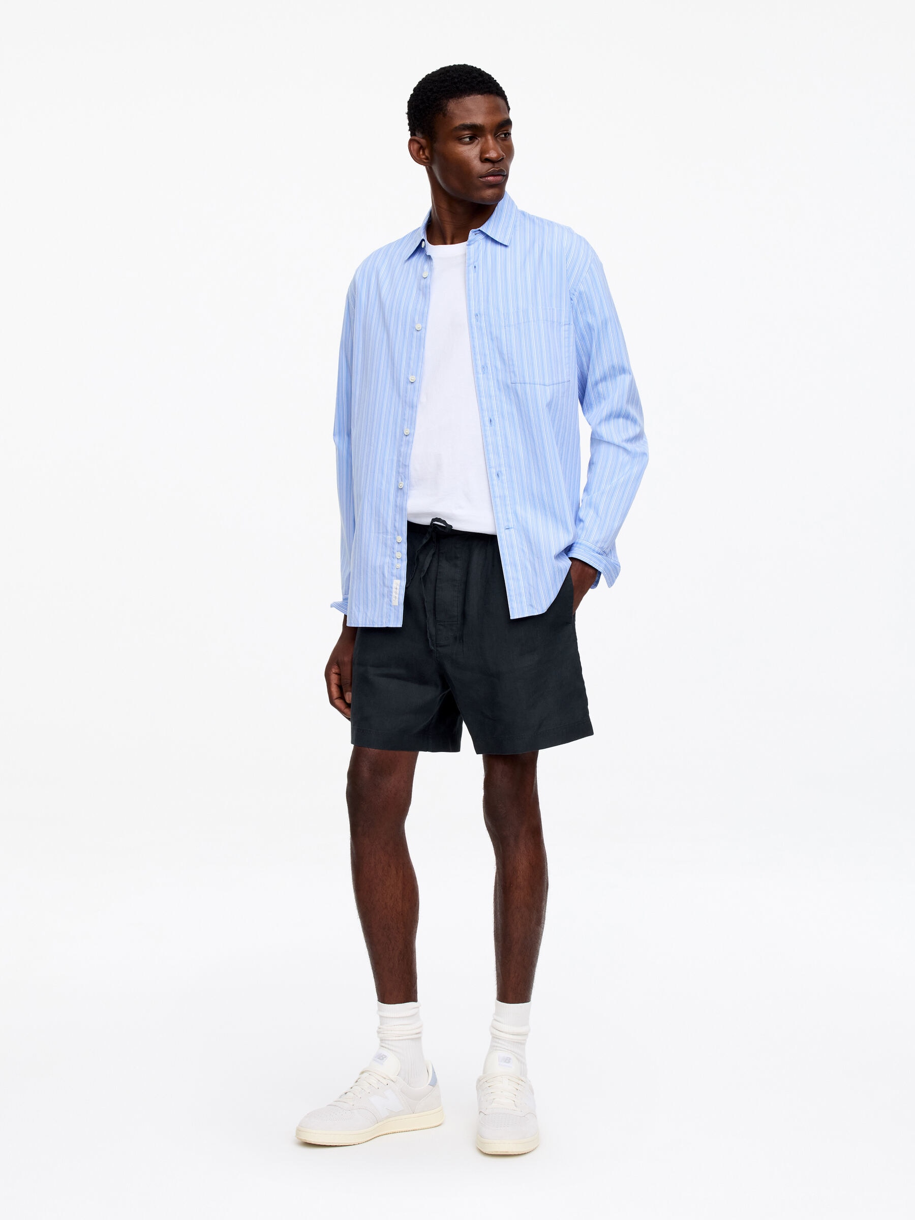 Pantalones cortos de lino - Azul oscuro - Corte estándar - Men - StillMedia/Lookbook - 2