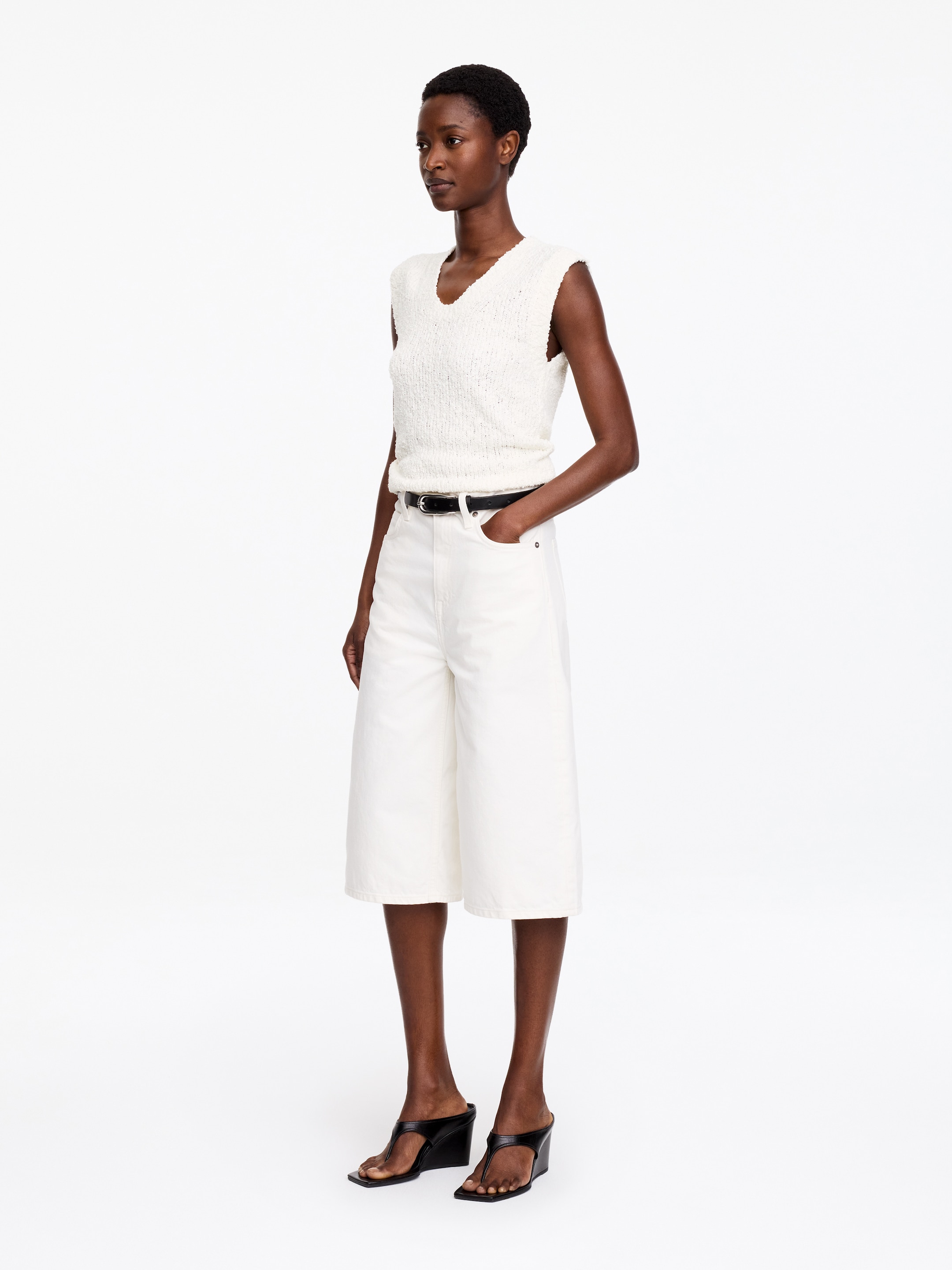 Bouclé Vest - White - Slim fit - Women - StillMedia/Lookbook - 3