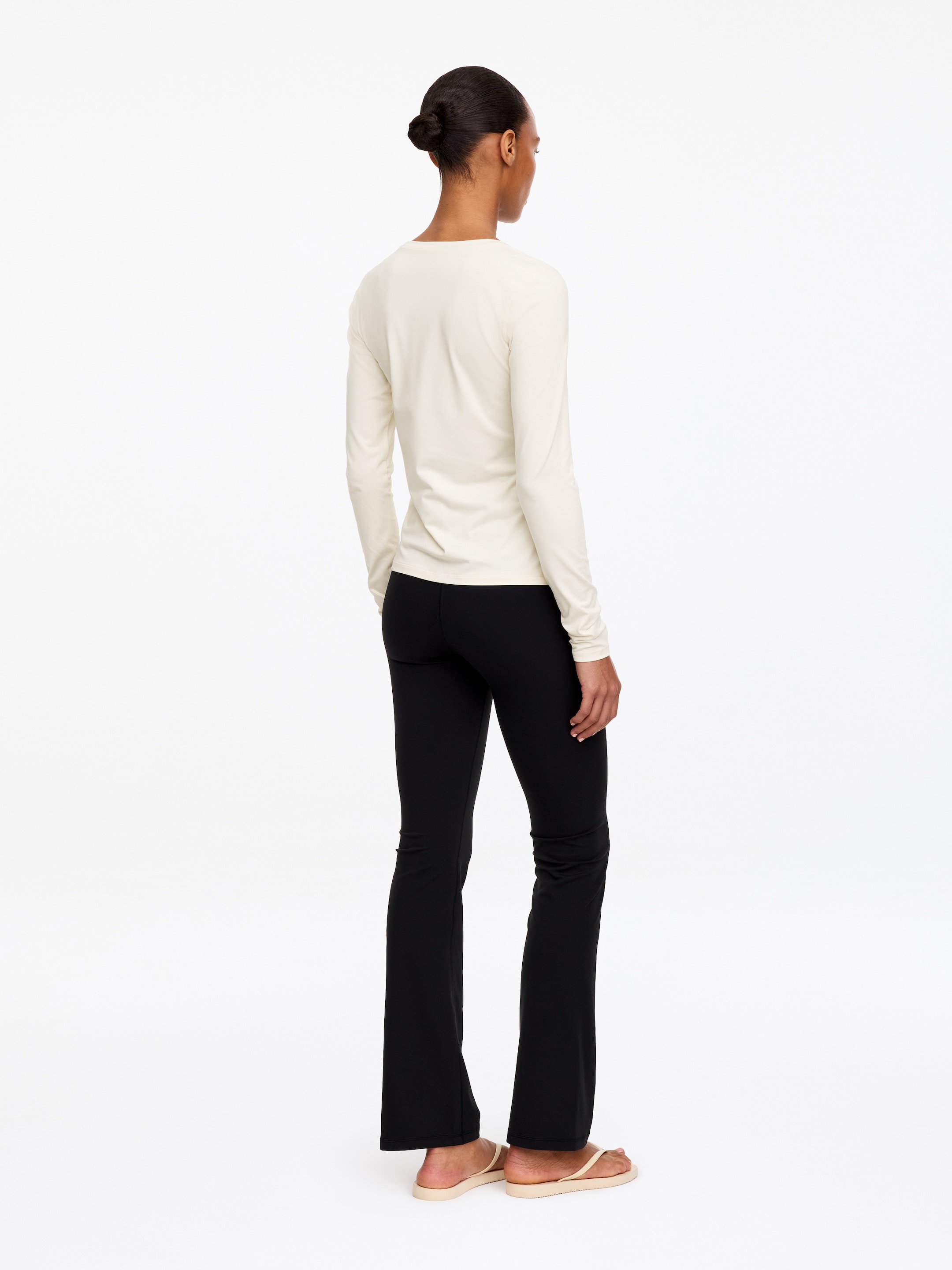 Soft Active Top - Off-white - Slim fit - women - StillMedia/Lookbook - 2