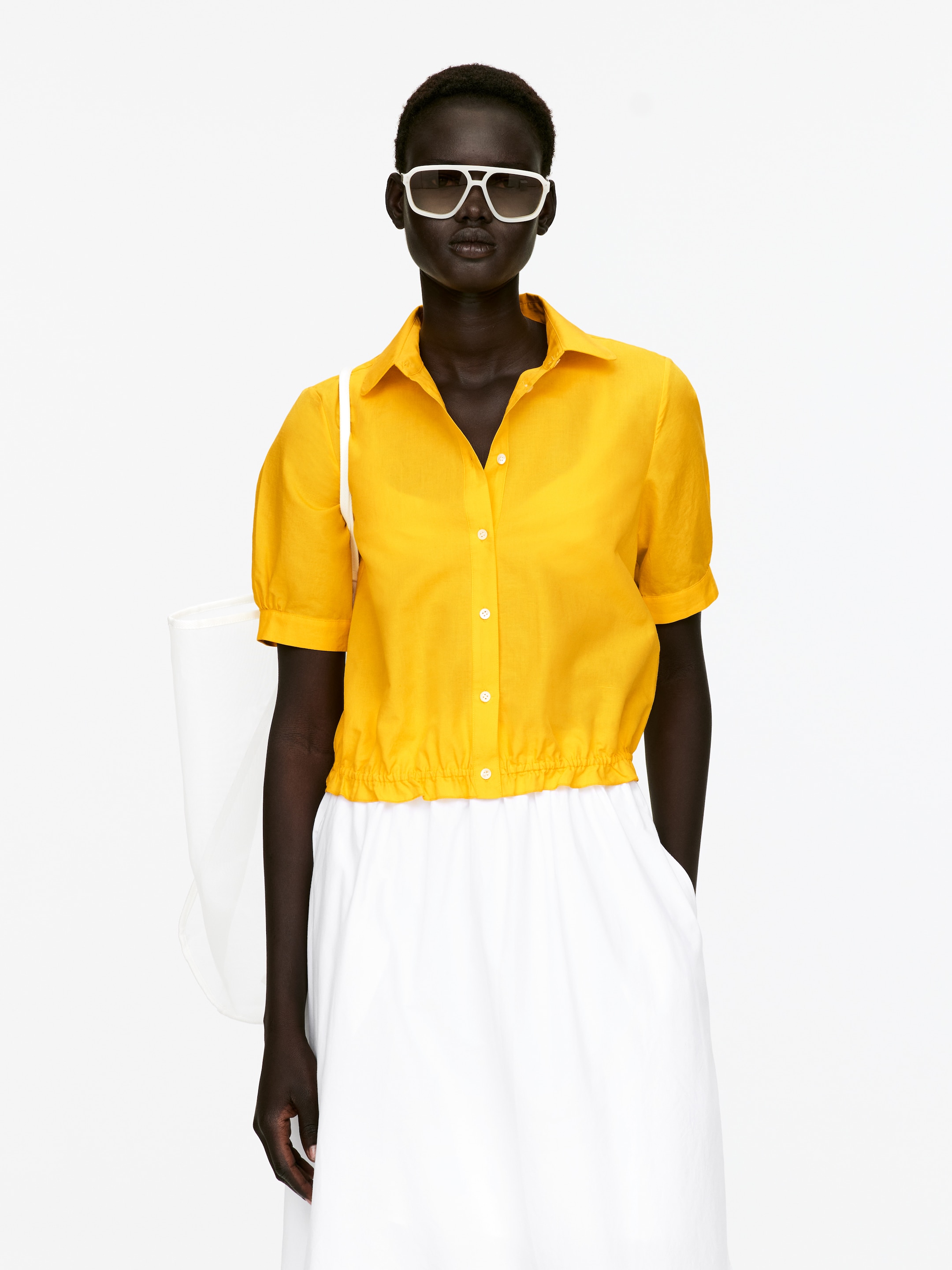 Zobrazit větší obrázek: Halenka s kulatým límcem - Yellow - ŽENY | H&M CZ 1