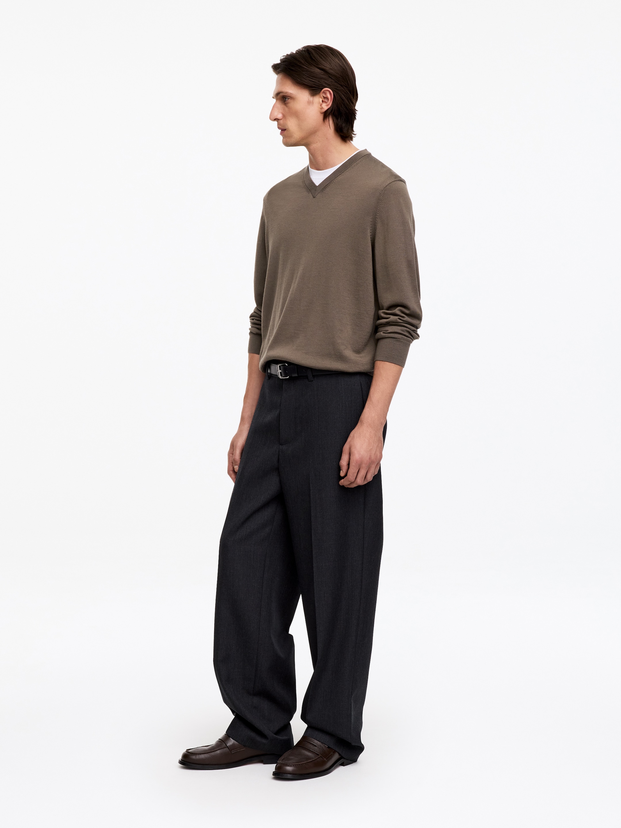 Maglione in lana merino con scollo a V - Beige - Regular fit - men - StillMedia/Lookbook - 4