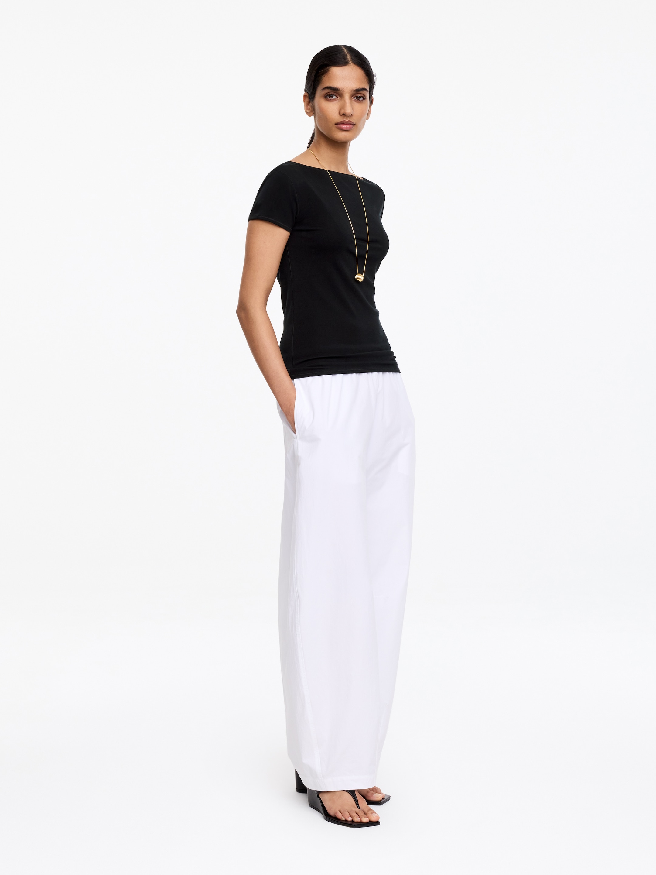 Boat-Neck Stretch T-Shirt - Black - Slim fit - Women - StillMedia/Lookbook - 4