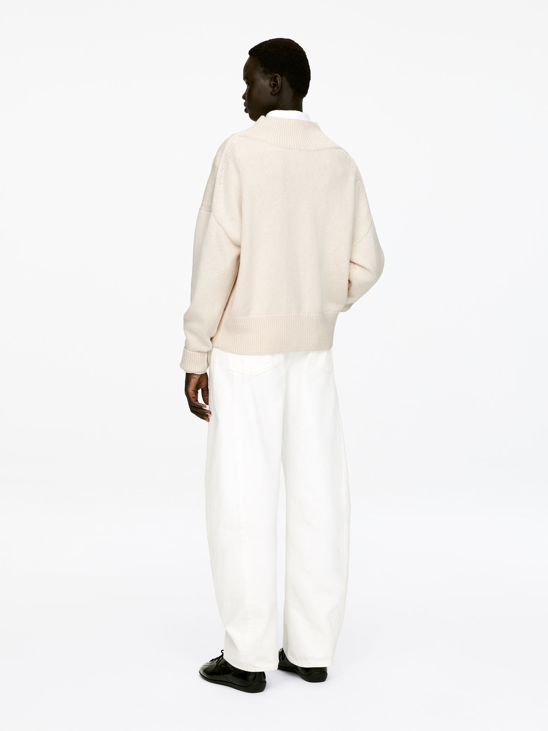 Pull en laine à col V - Blanc - Relaxed fit - Femme - StillMedia/Lookbook - 3