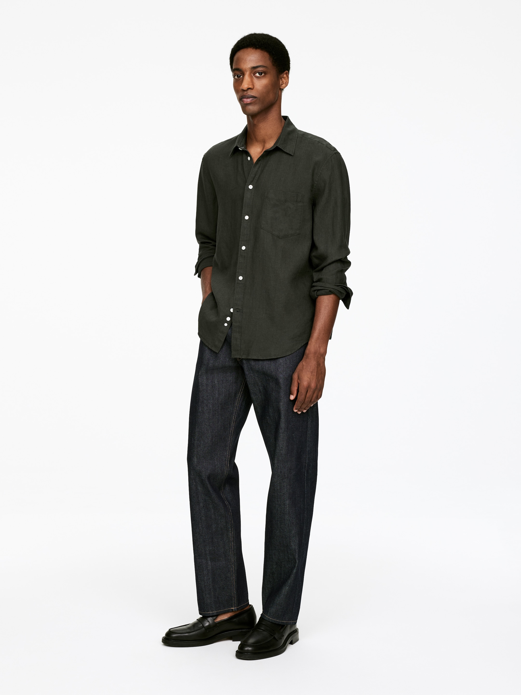 Größeres Bild anzeigen: Leinenhemd mit normaler Passform - Dunkelgrün - Men | H&M AT 2