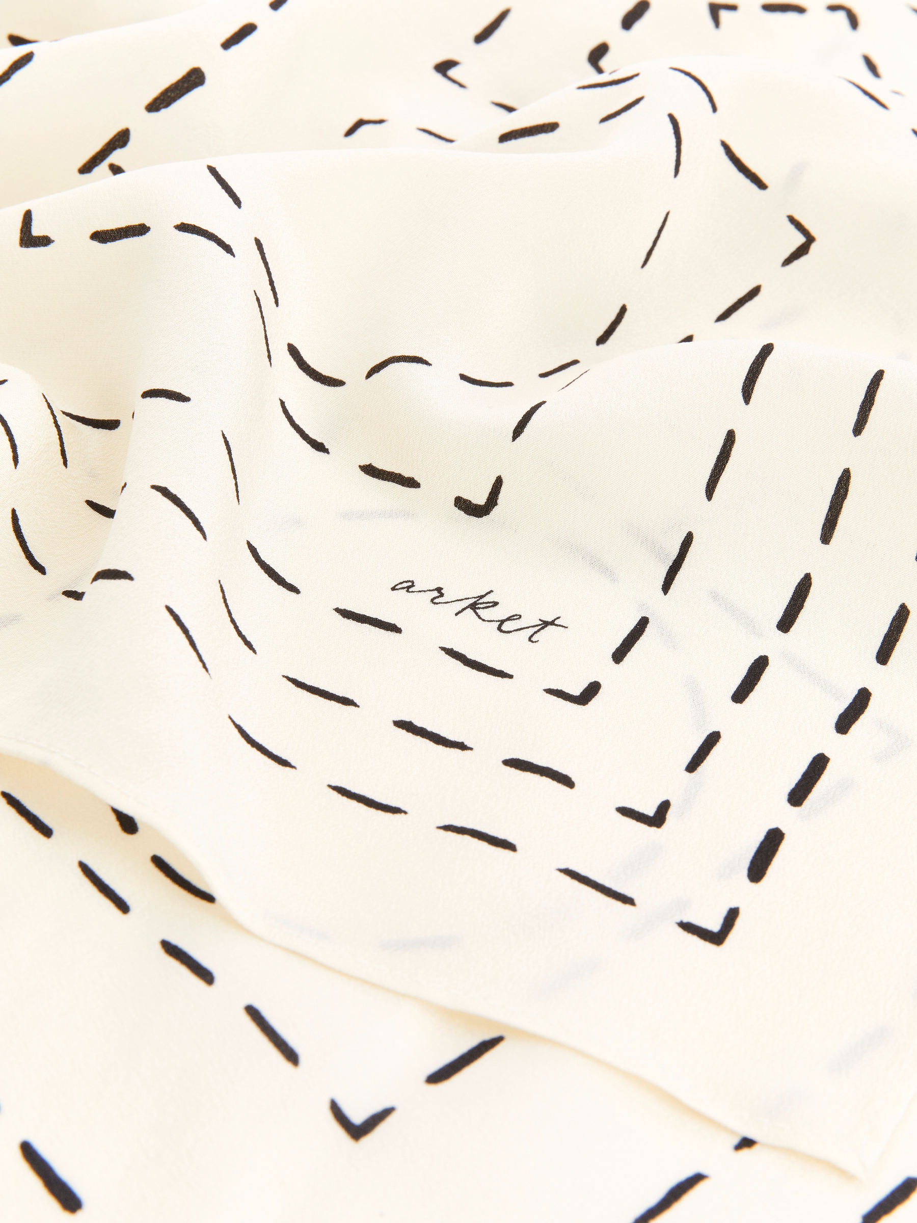 Silk Scarf - White - Women - StillMedia/DescriptiveDetail - 3