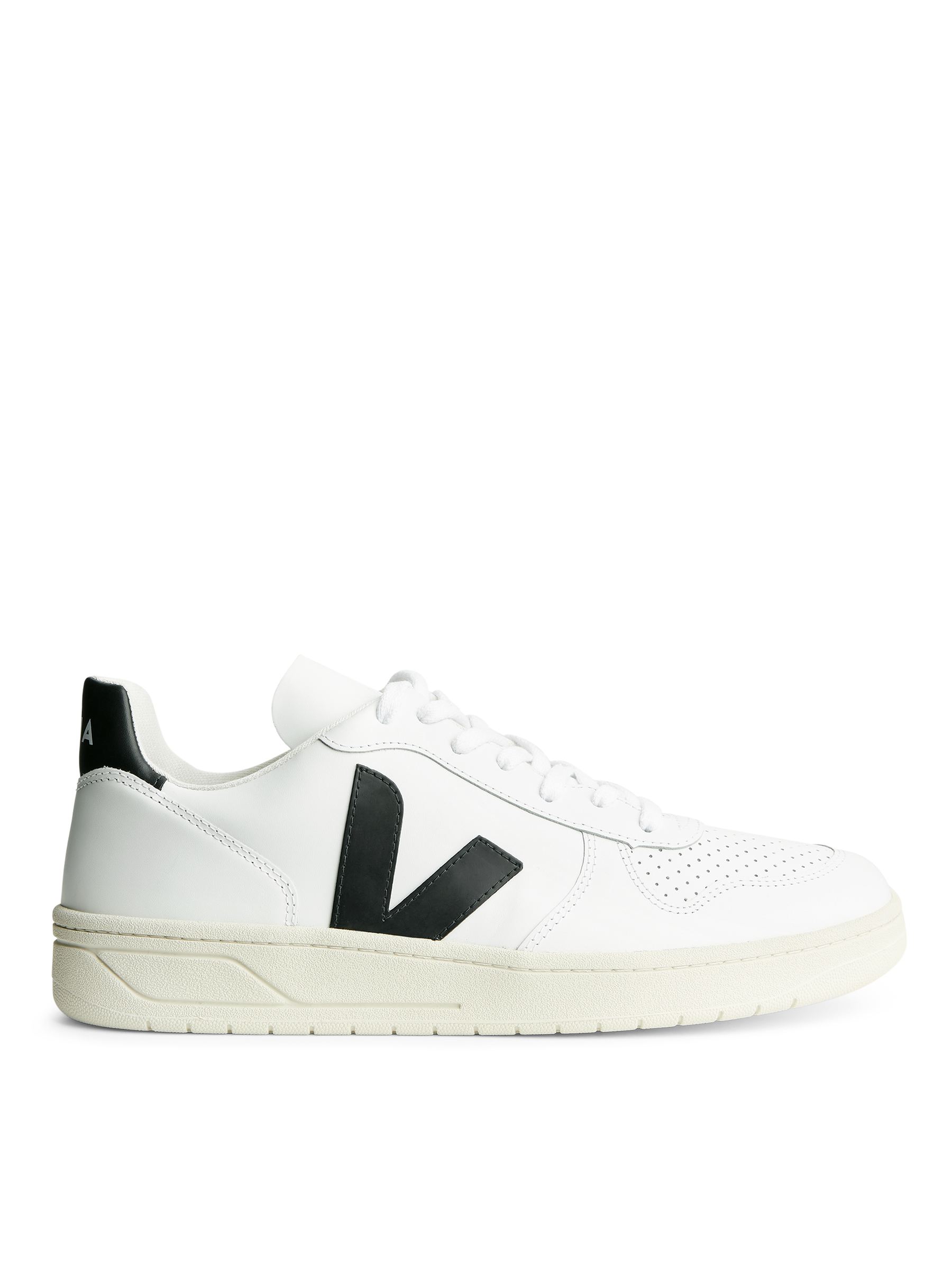 Veja V10 Trainers - White - Men - StillMedia/DescriptiveStillLife - 1