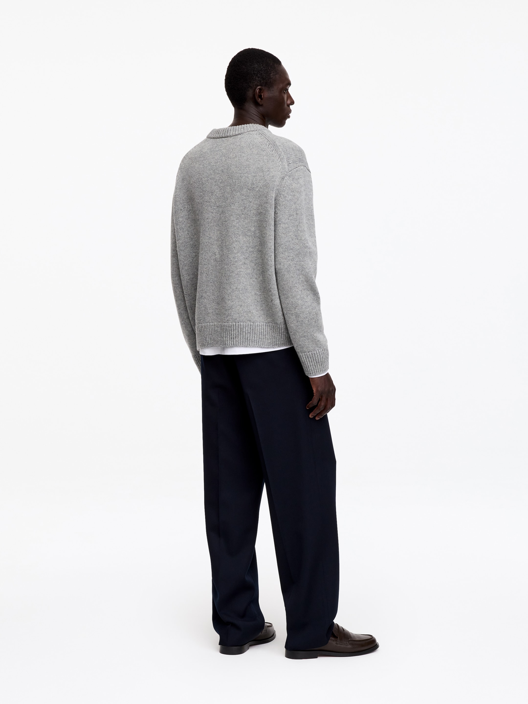 Wełniany sweter z grubej dzianiny - Jasnoszary melanż - Fason swobodny - men - StillMedia/Lookbook - 15