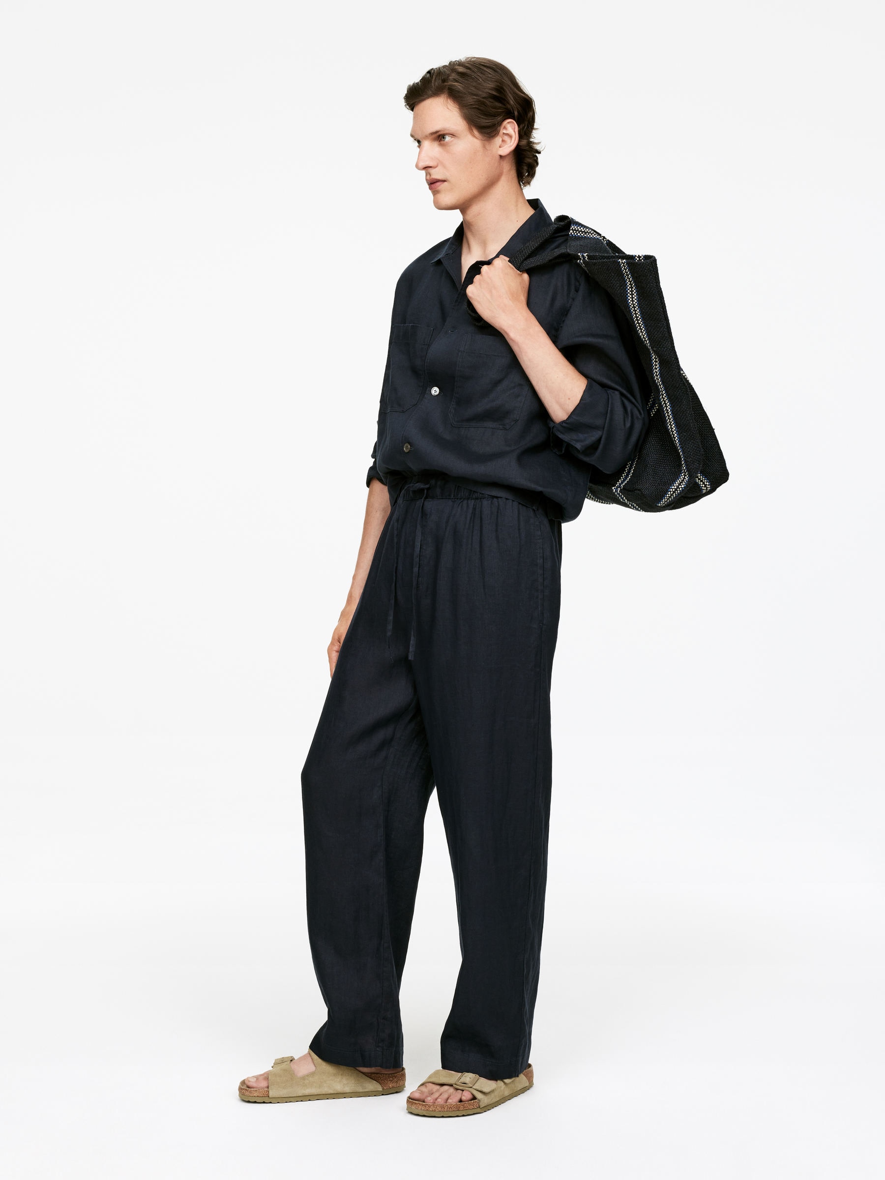 Relaxed Linen Trousers - Dark Blue - Relaxed fit - Men - StillMedia/Lookbook - 3