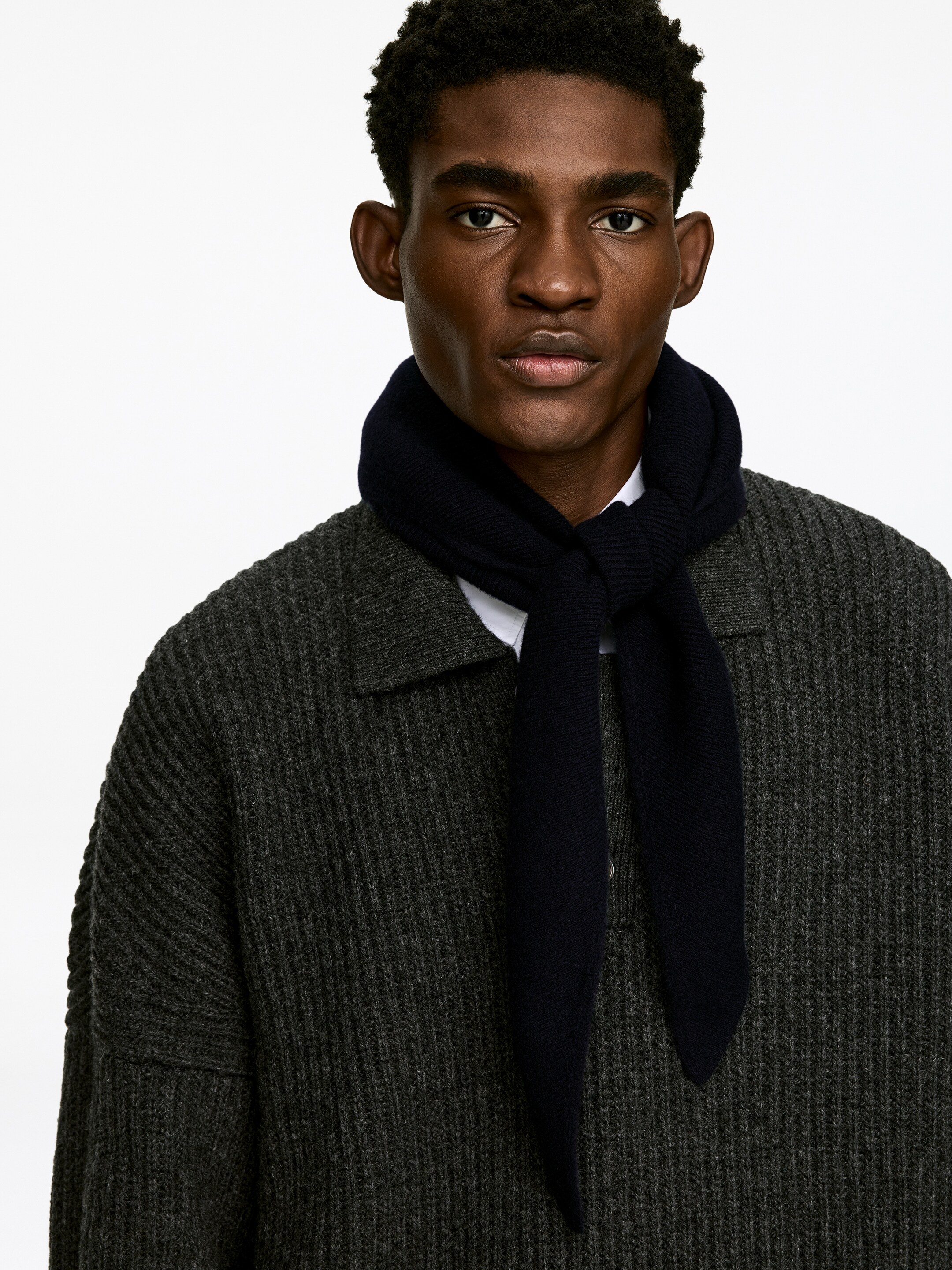 Ver imagem maior: Pure Cashmere Triangle Scarf - Dark Blue - HOMEM | H&M PT 1