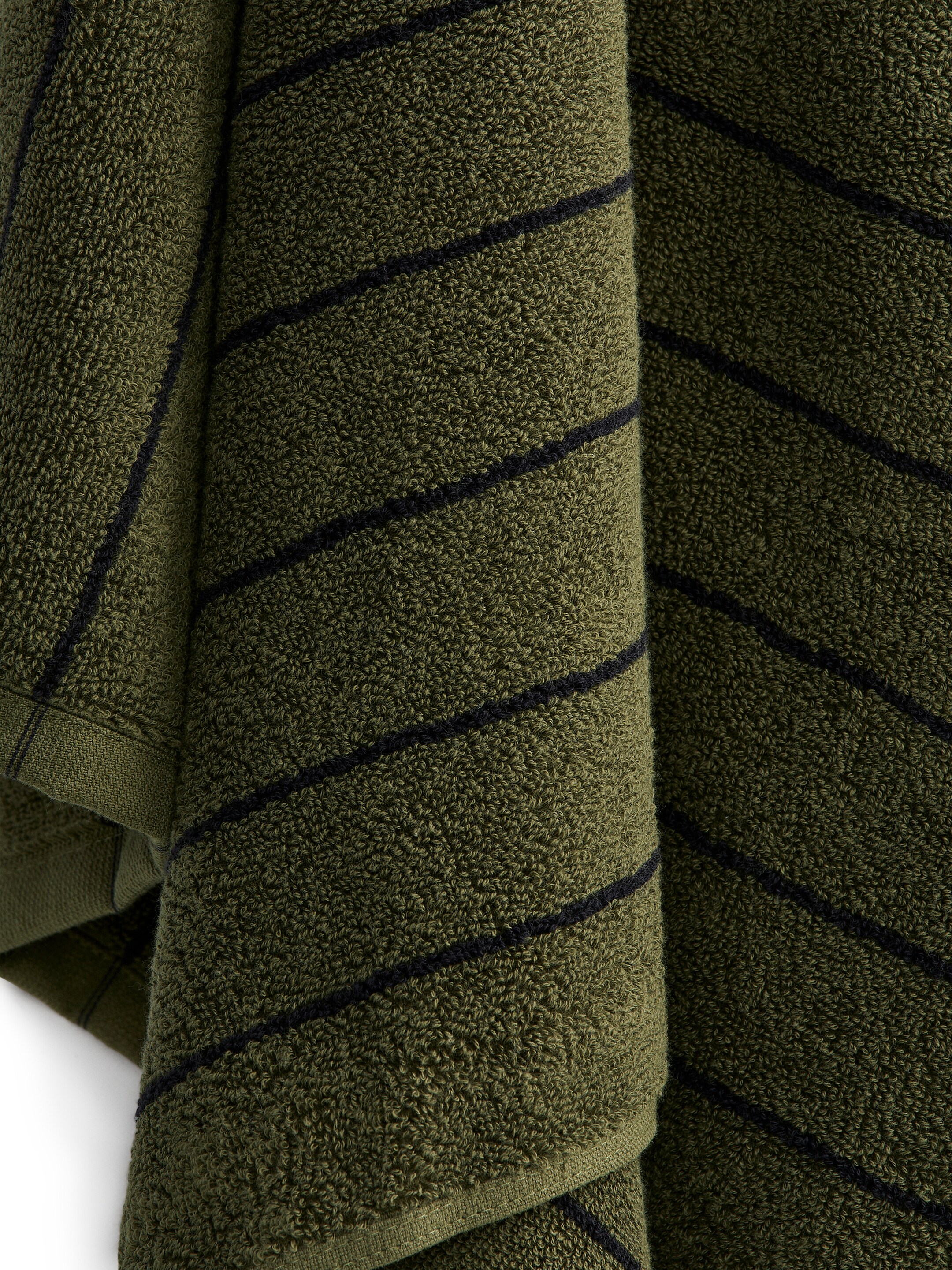 Ingrandisci l'immagine: Bath Towel 70 x 140 cm - Dark Green/Black - HOME | H&M CH 2