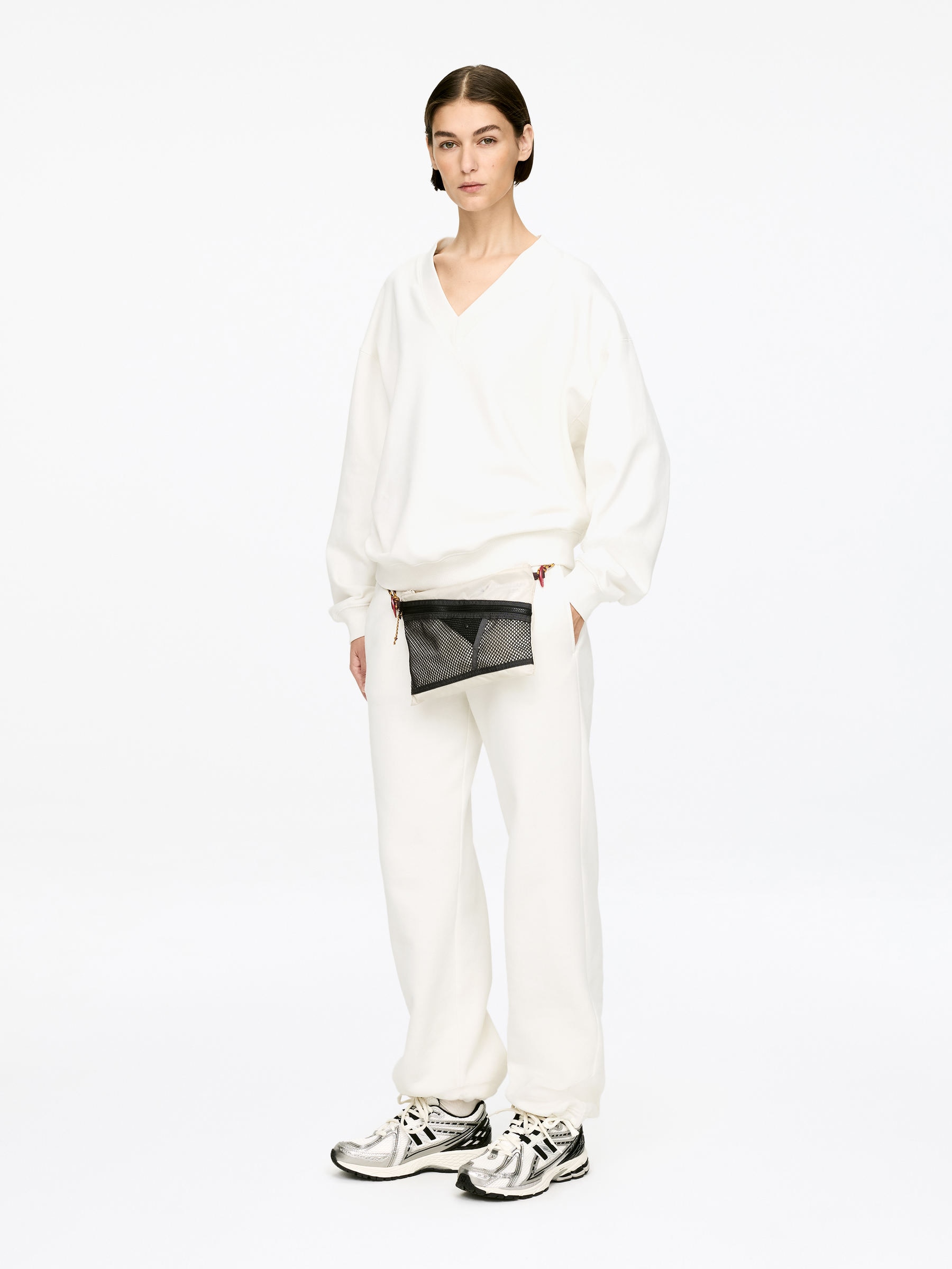 V-Neck Sweatshirt - Off White - Loose fit - Women - StillMedia/Lookbook - 4