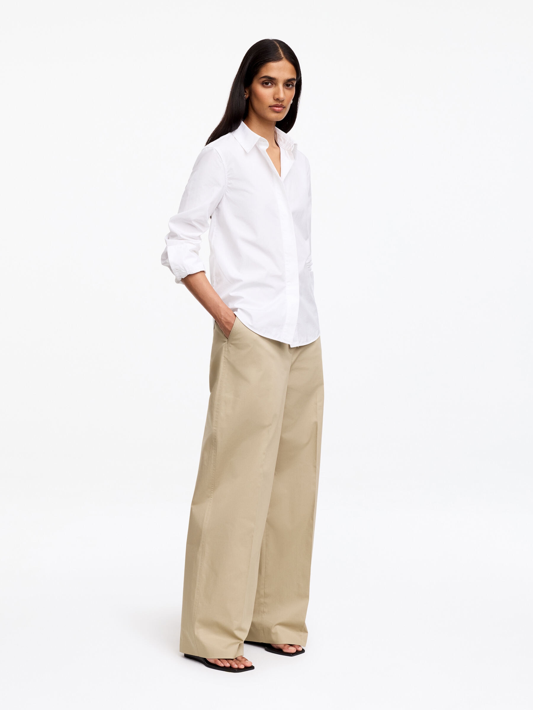 Chinohose mit niedrigem Bund - Beige - Regular Fit - Women - StillMedia/Lookbook - 2