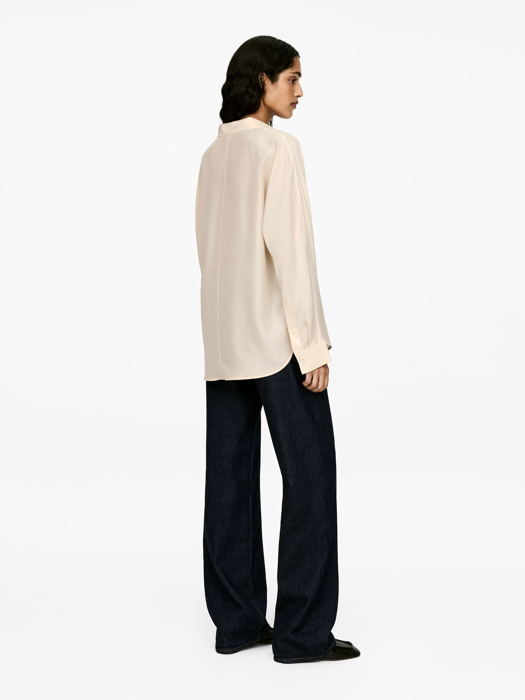 Scoop-Neck Silk Blouse - Off White - Regular fit - Women - StillMedia/Lookbook - 3