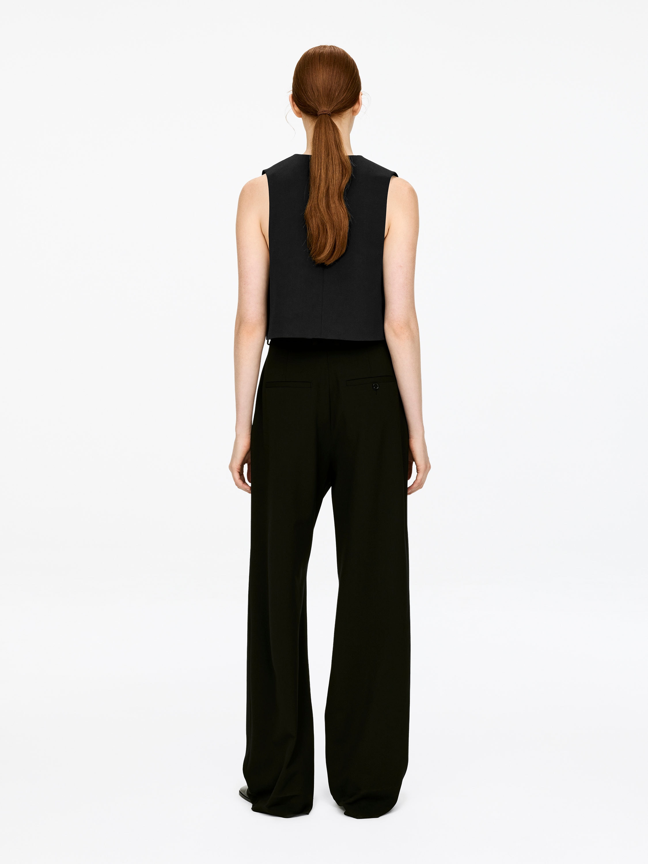 Crop Vest - Black - Regular fit - Women - StillMedia/Lookbook - 5