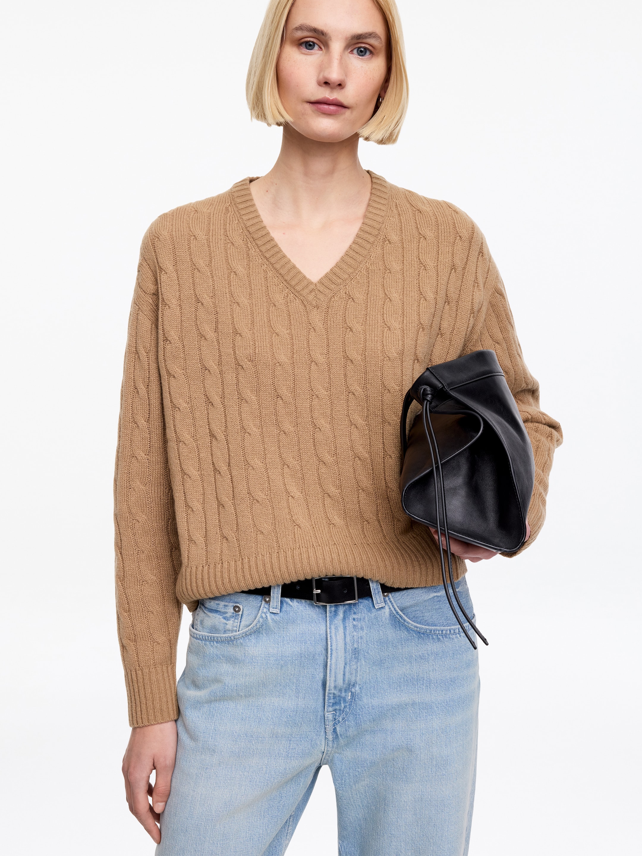 Pure Cashmere V-Neck Jumper - Beige - Regular fit - Women - StillMedia/Lookbook - 5