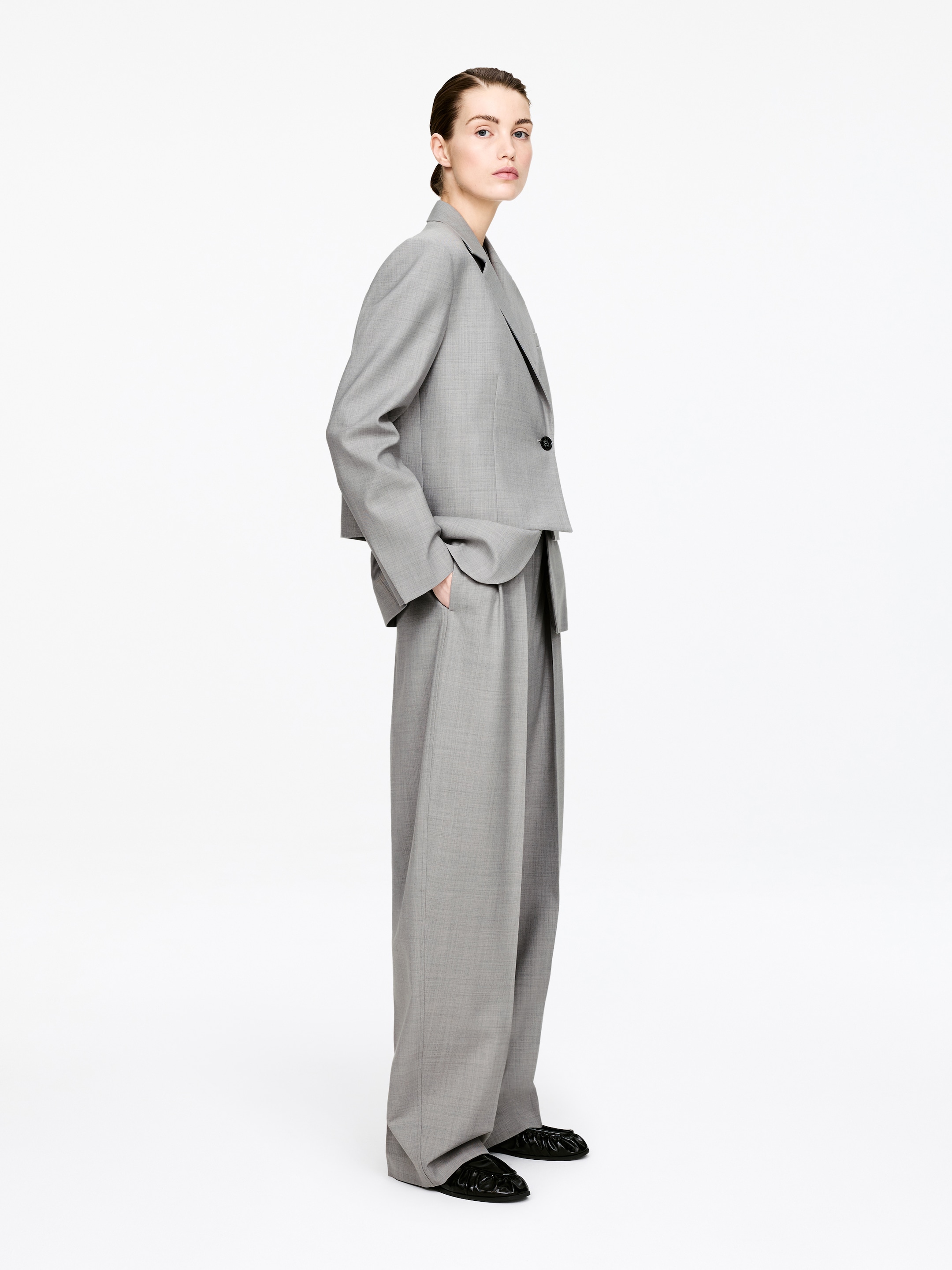 Cropped Blazer - Grey - Loose fit - Women - StillMedia/Lookbook - 3
