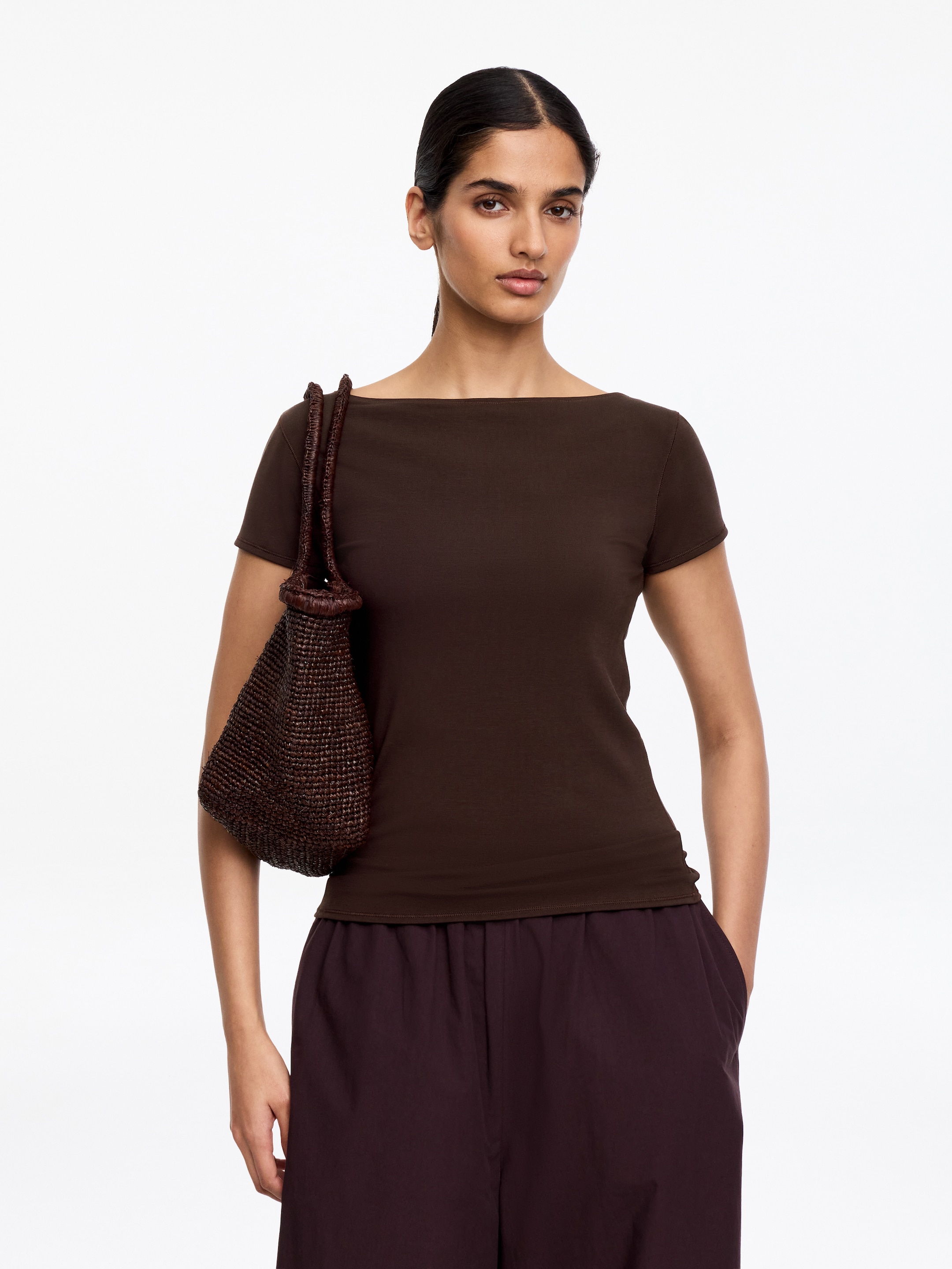 Stretch-T-Shirt mit U-Boot-Ausschnitt - Dunkelbraun - Slim Fit - Damen - StillMedia/Lookbook - 5
