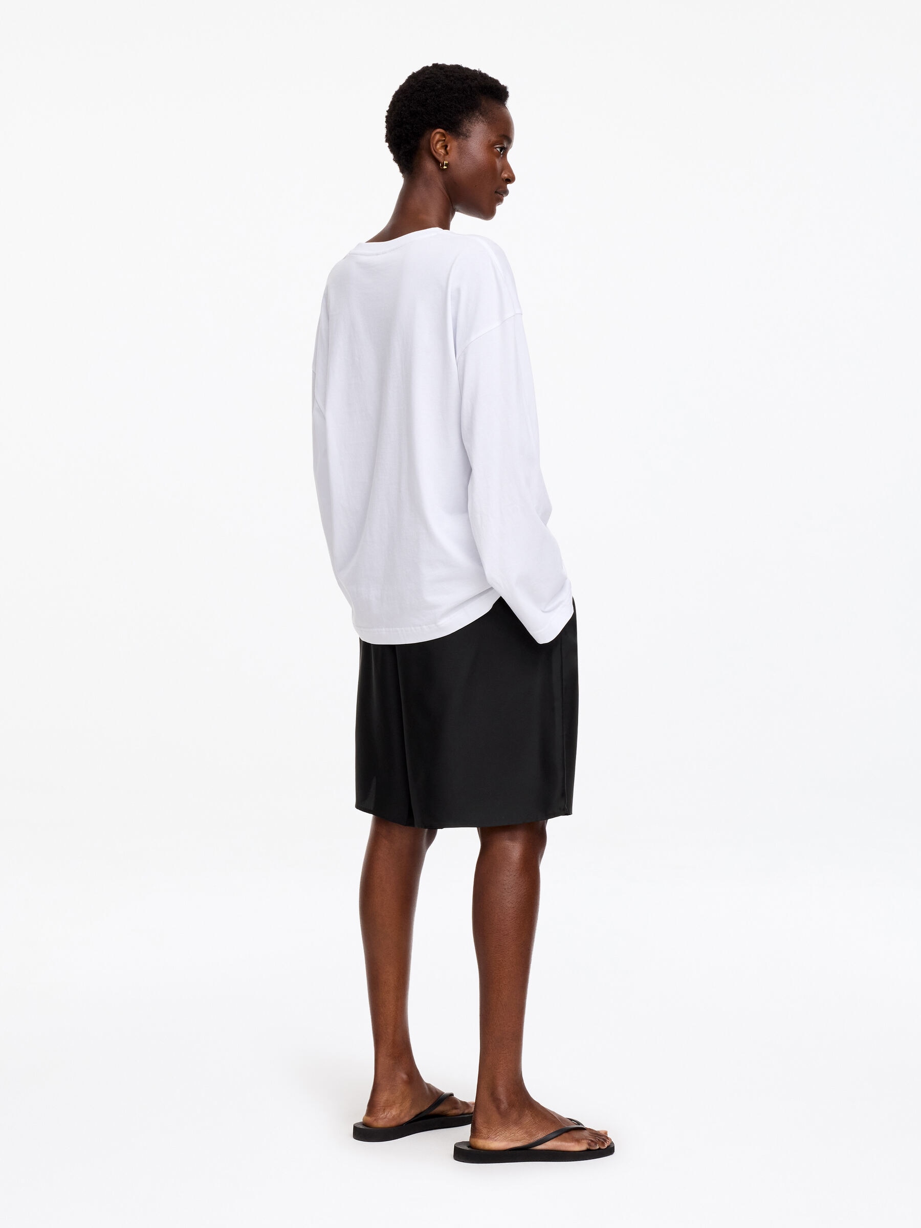 Silk Shorts - Black - Loose fit - Women - StillMedia/Lookbook - 4